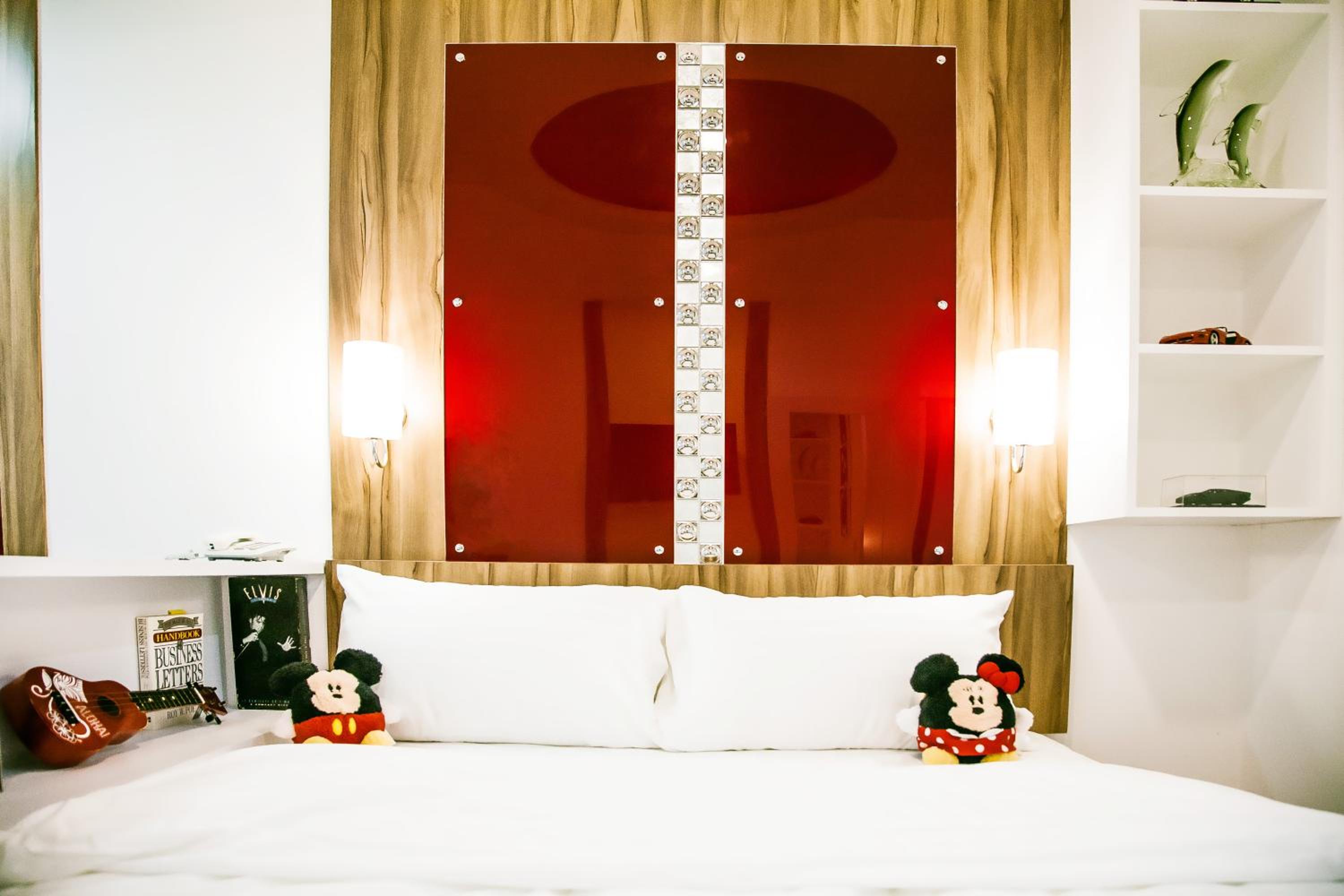 Studio Apartment photo 1