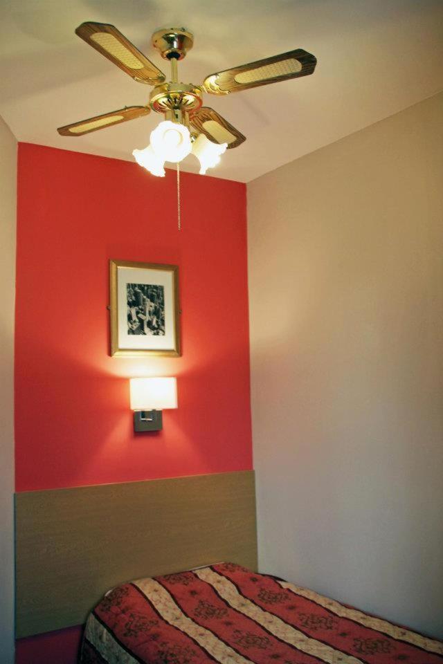 Single ensuite photo 3