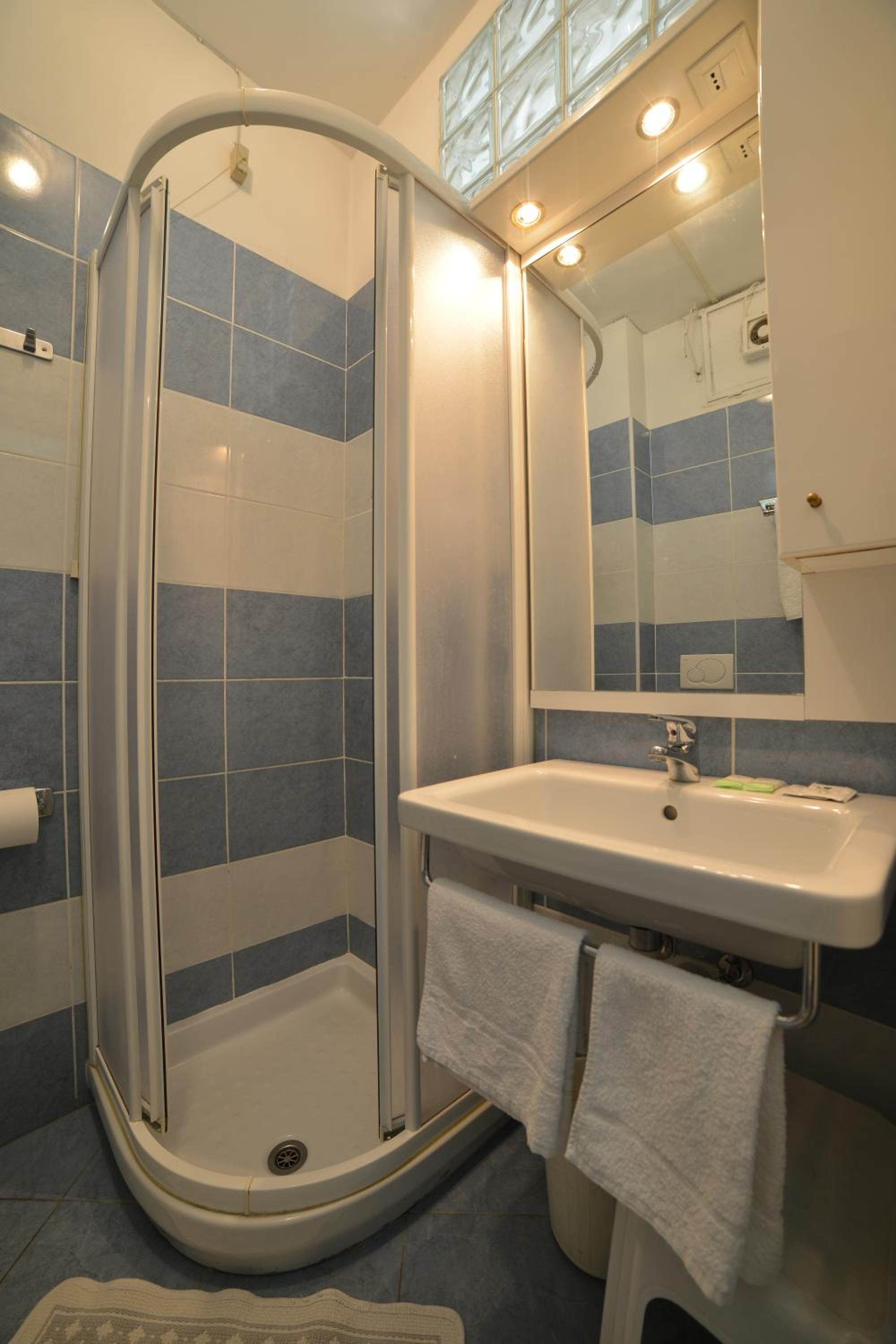 Budget Double Room photo 2
