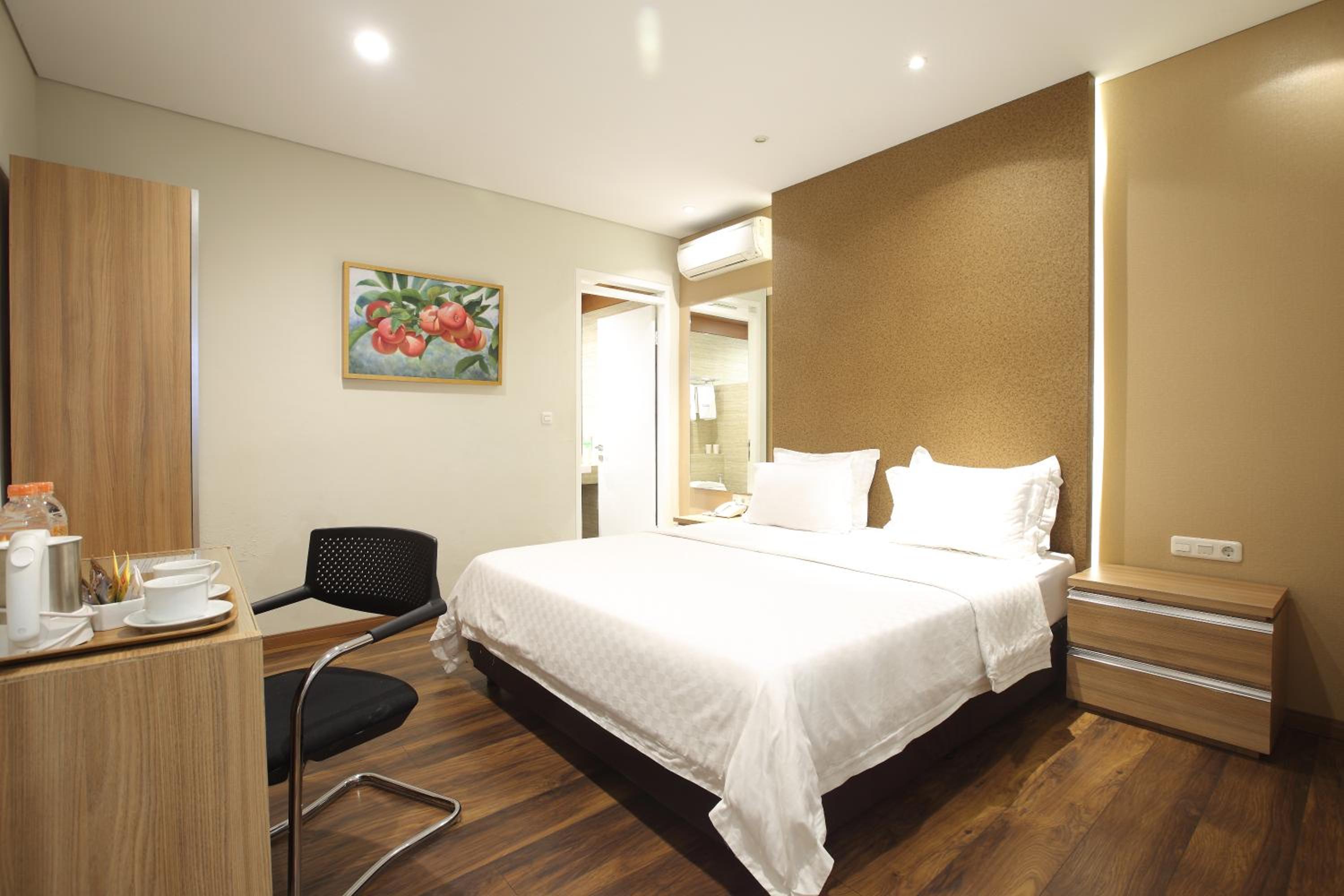 Budget Double Room (BUDGET DELUXE QUEEN -- ROOM ONLY --) photo 1