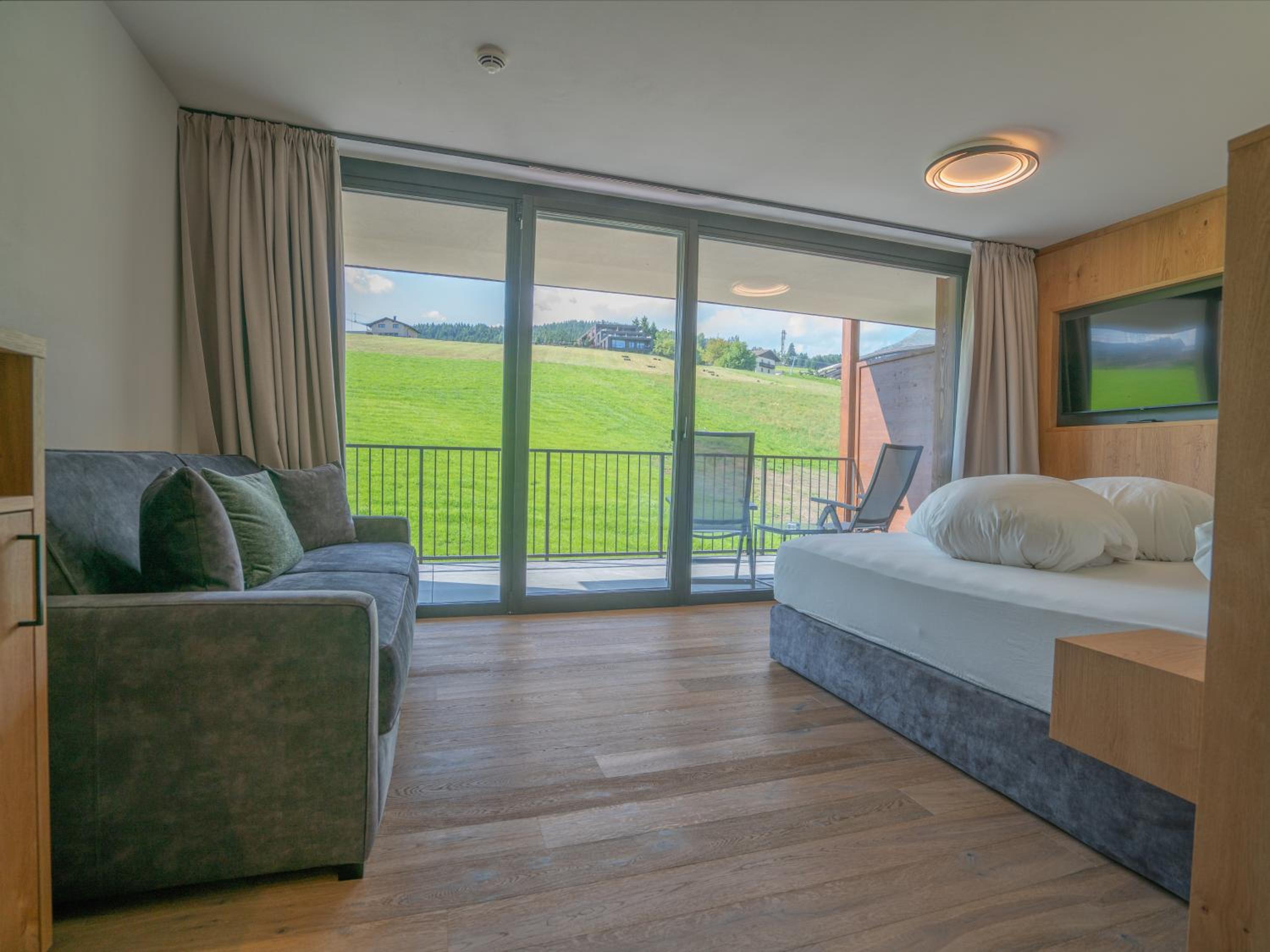 Deluxe Suite photo 2
