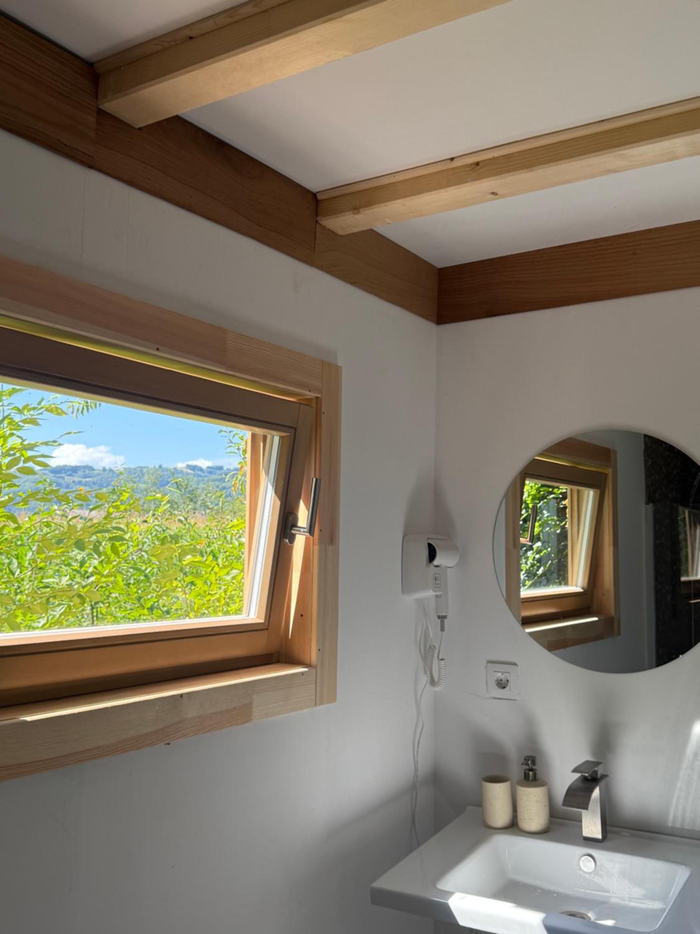 Family Room with Private Bathroom - Photo 2