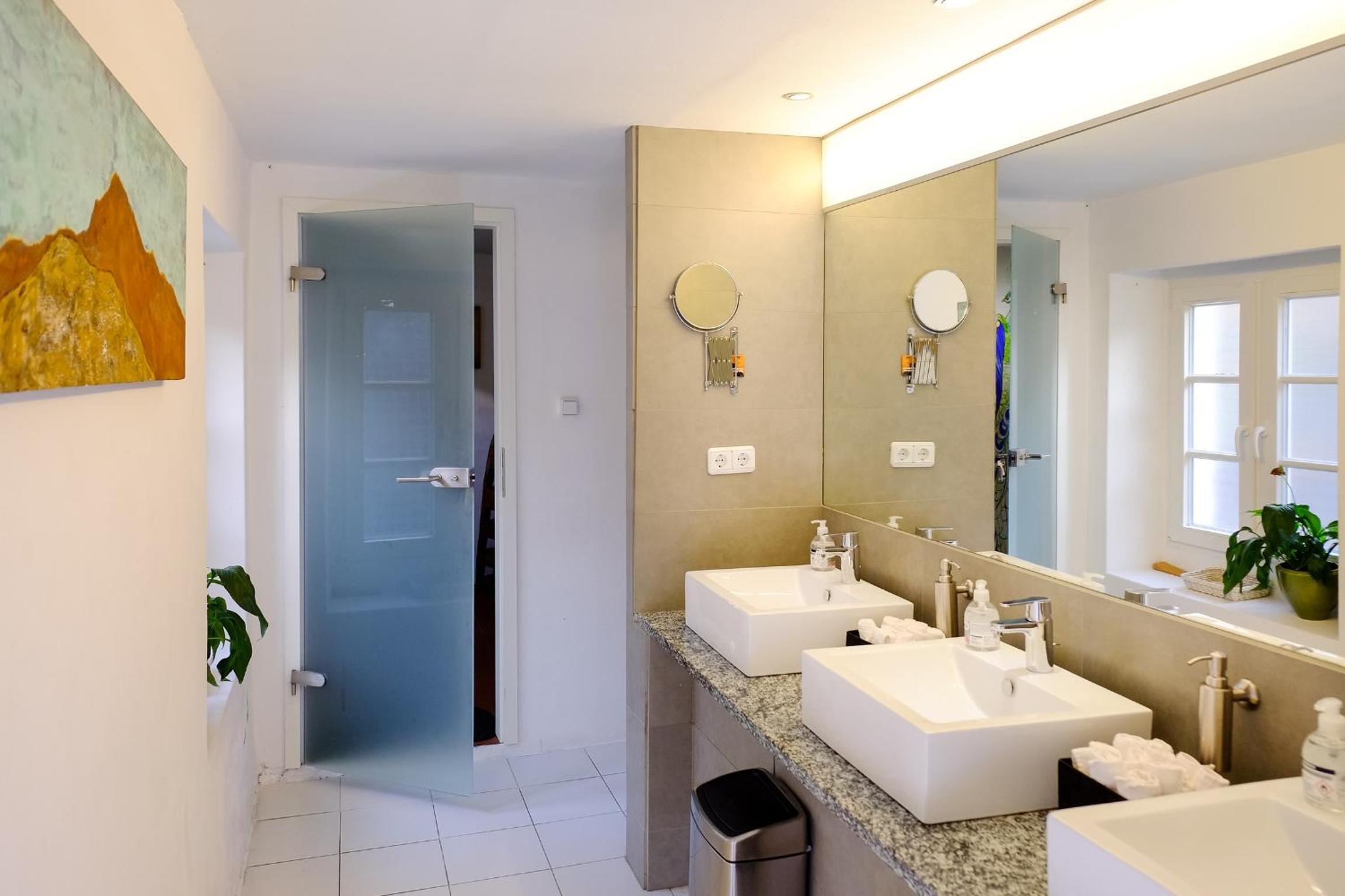Quadruple Room with Private Bathroom photo 1