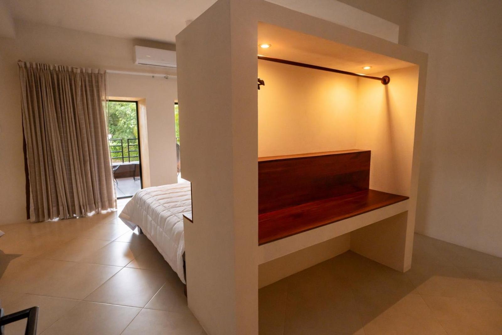 King Room with Balcony photo 2