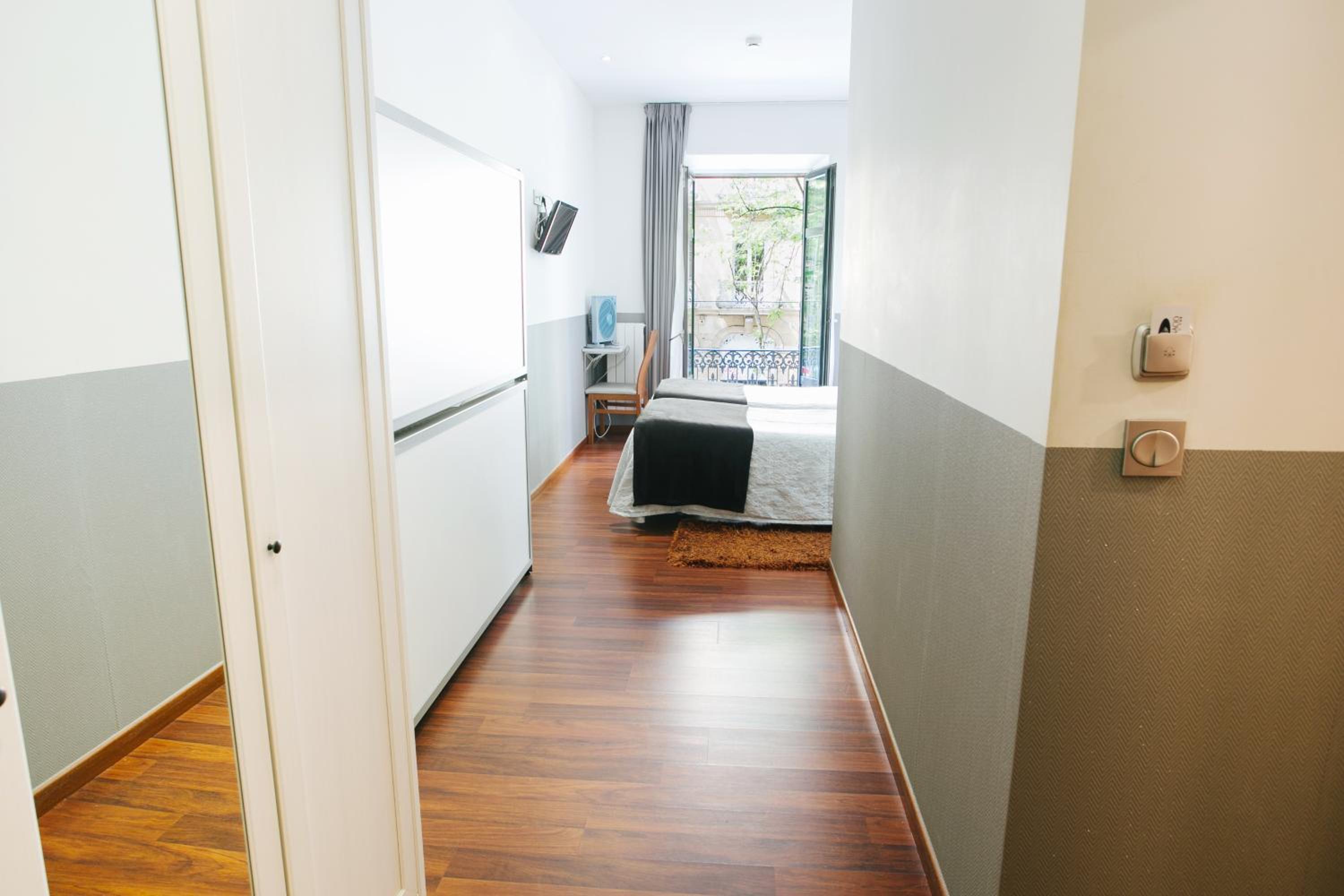 Double or Twin Room with City View photo 2