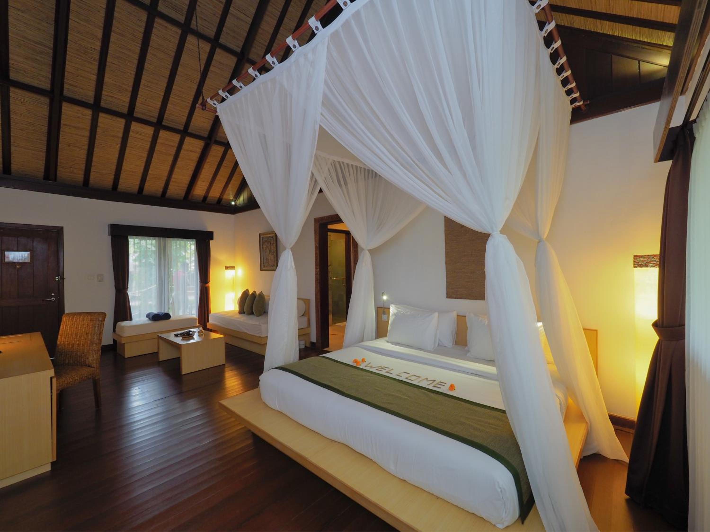 Deluxe Room with Daily Spa - Photo 3