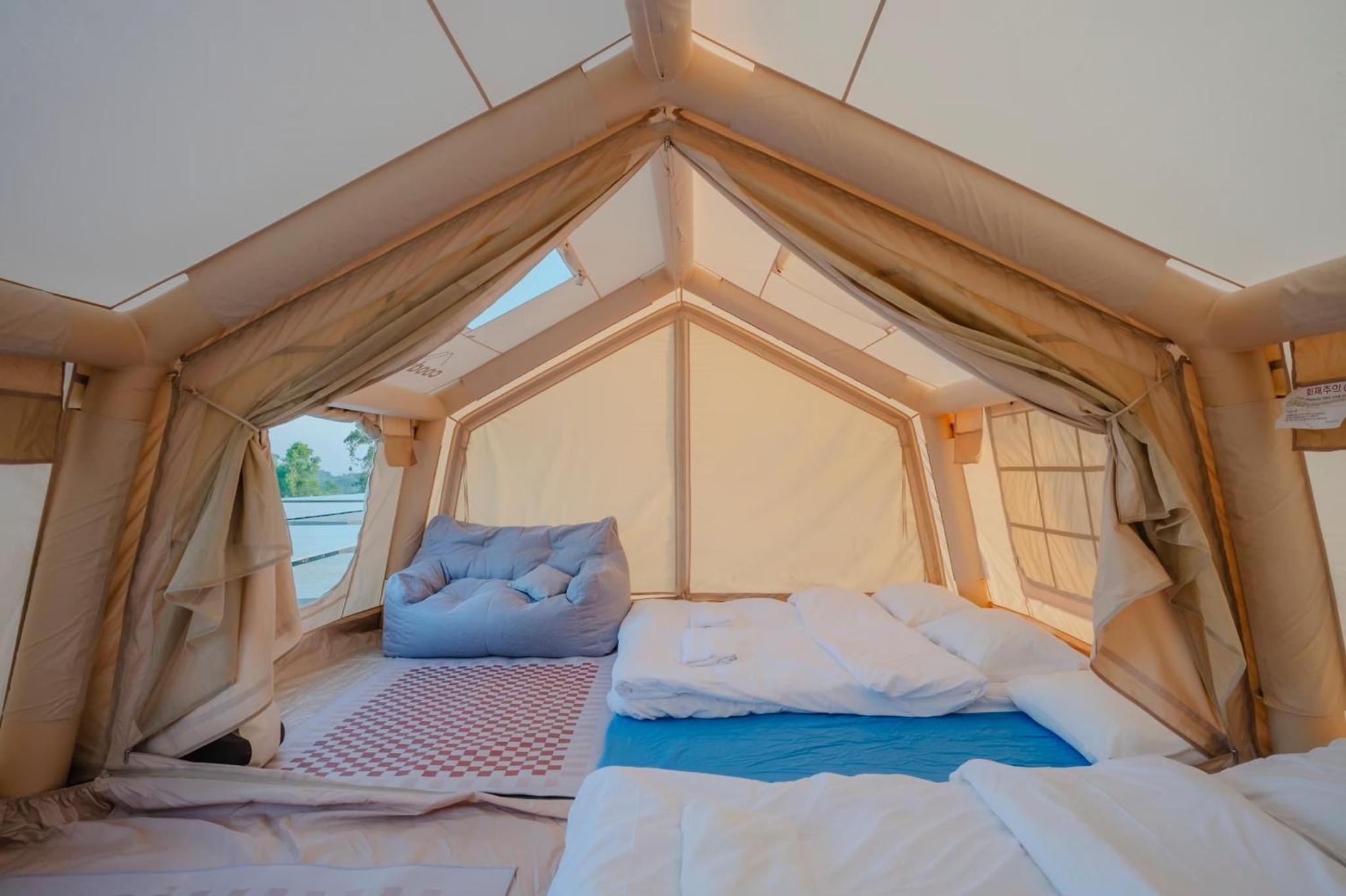 Tent - Photo 2