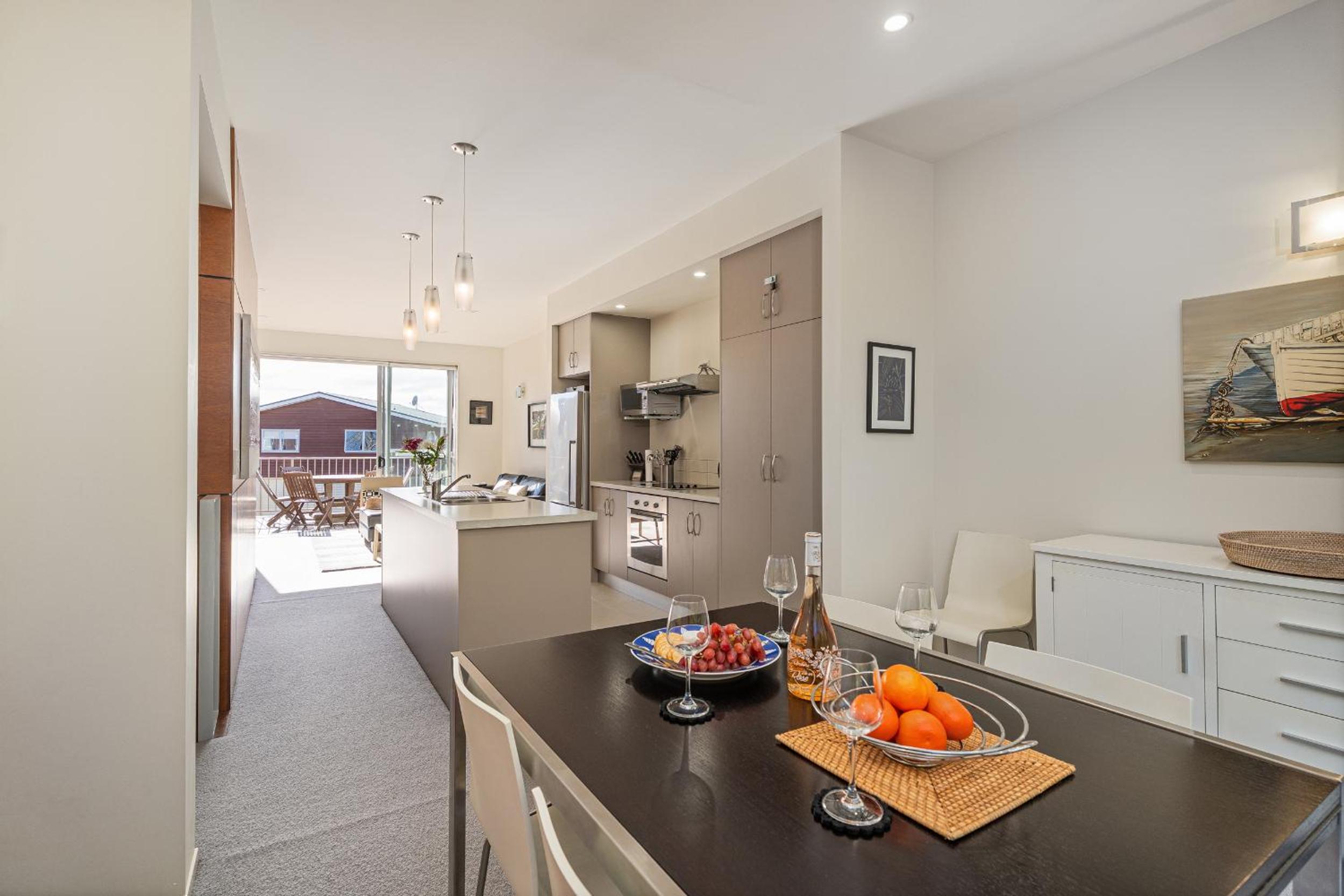 Three-Bedroom Apartment with Balcony photo 1