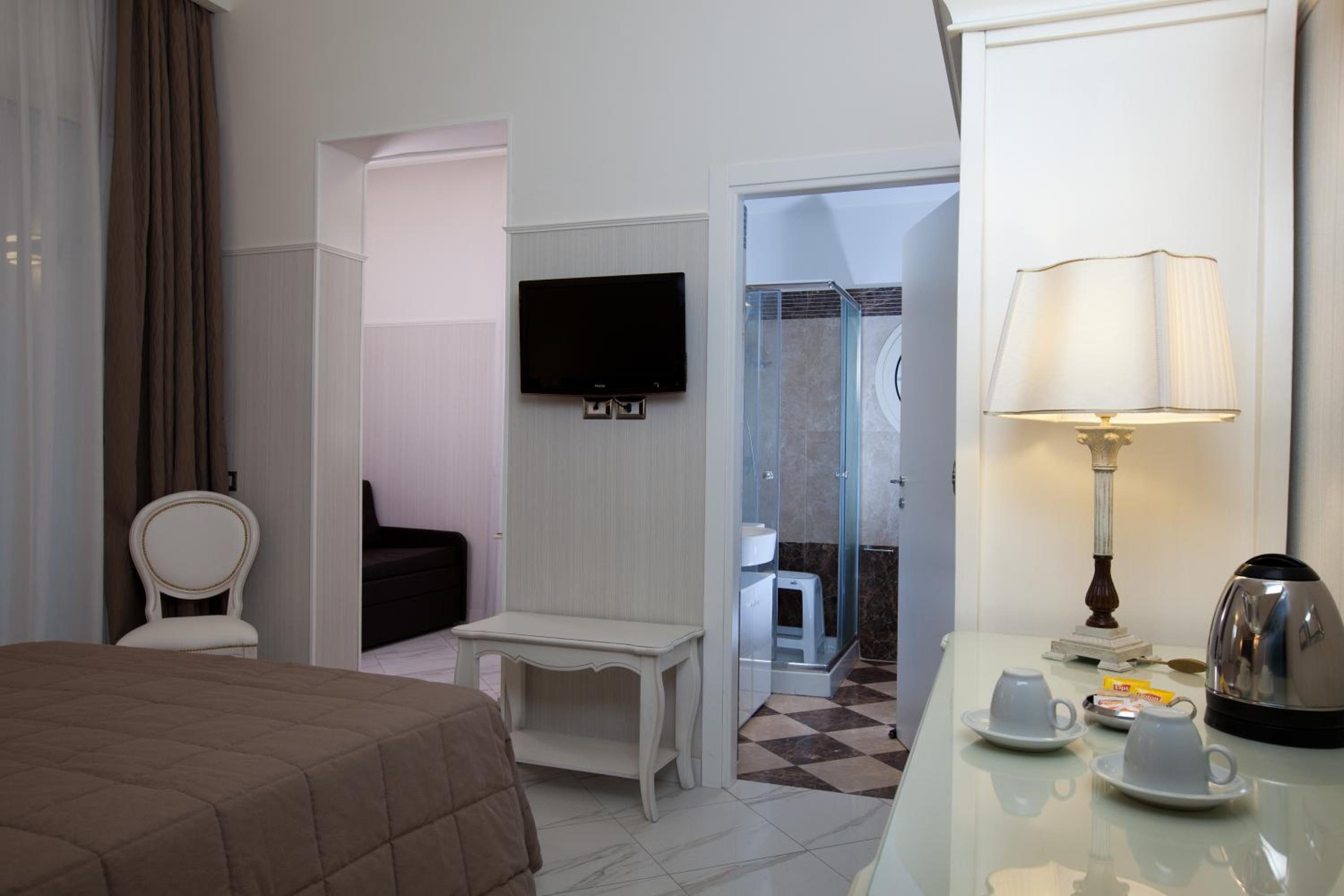 Double or Twin Room - Photo 4