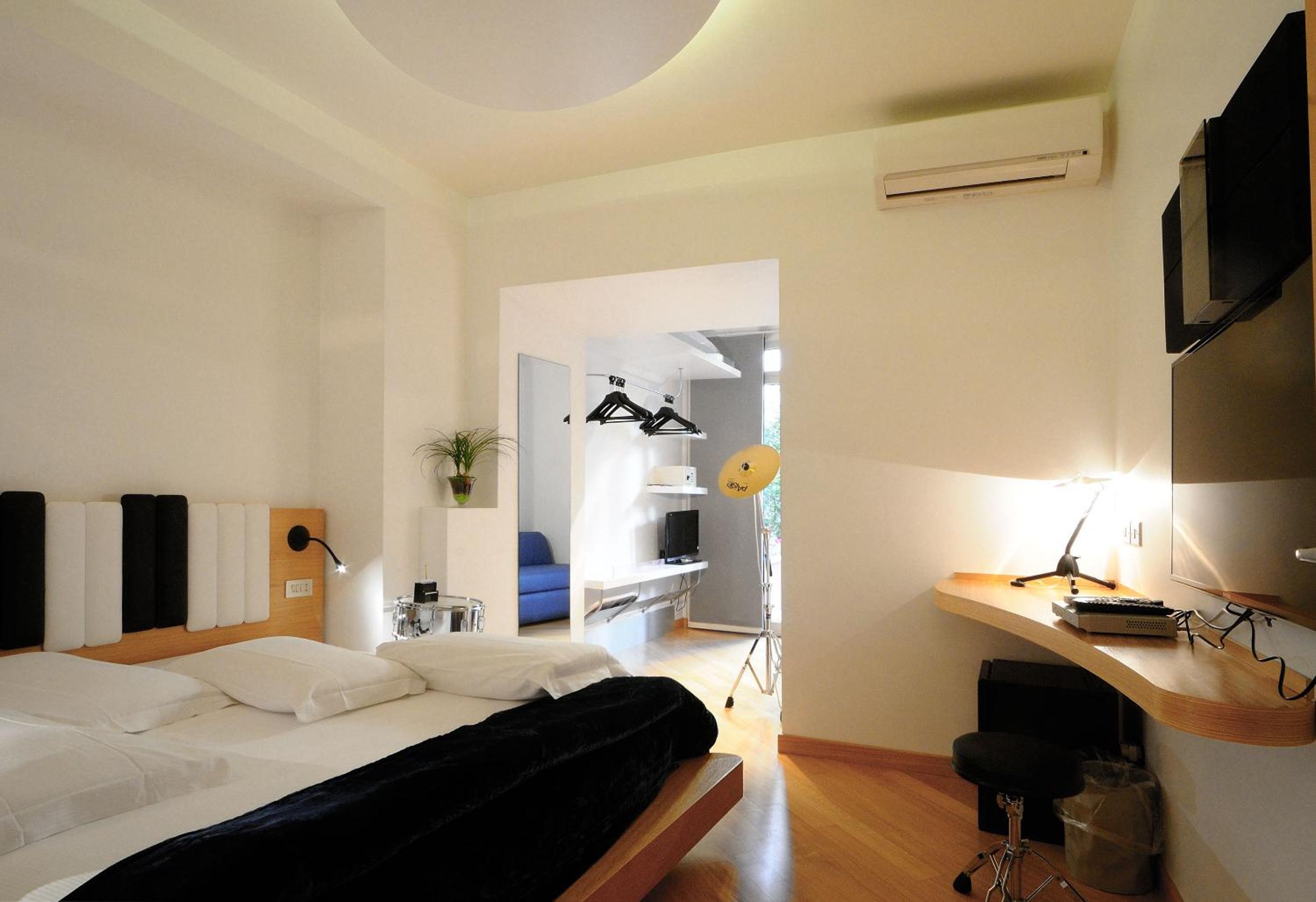 Family Room (2 Adults + 2 Children)