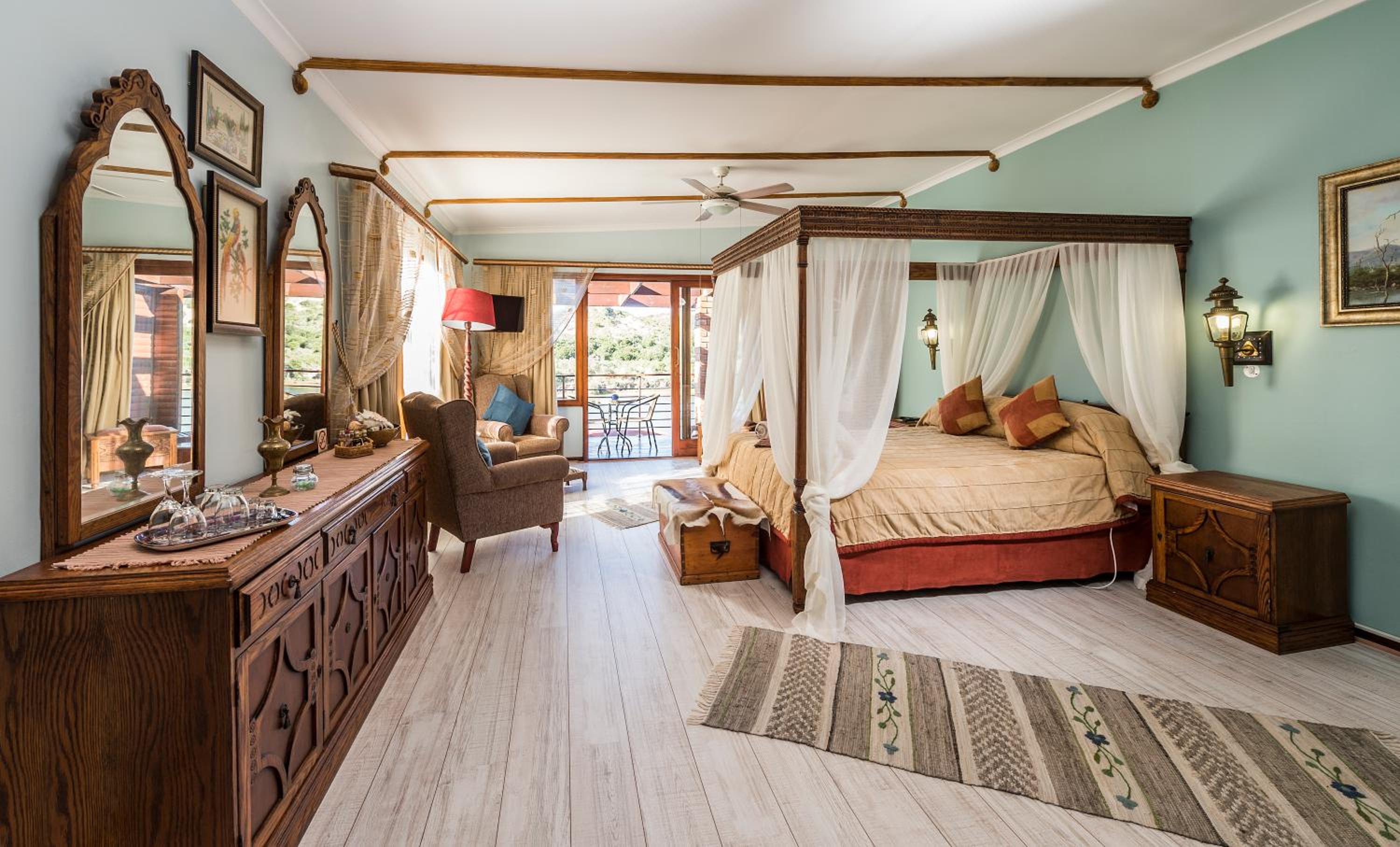 Superior Suite with Balcony and River View - Queen photo 2
