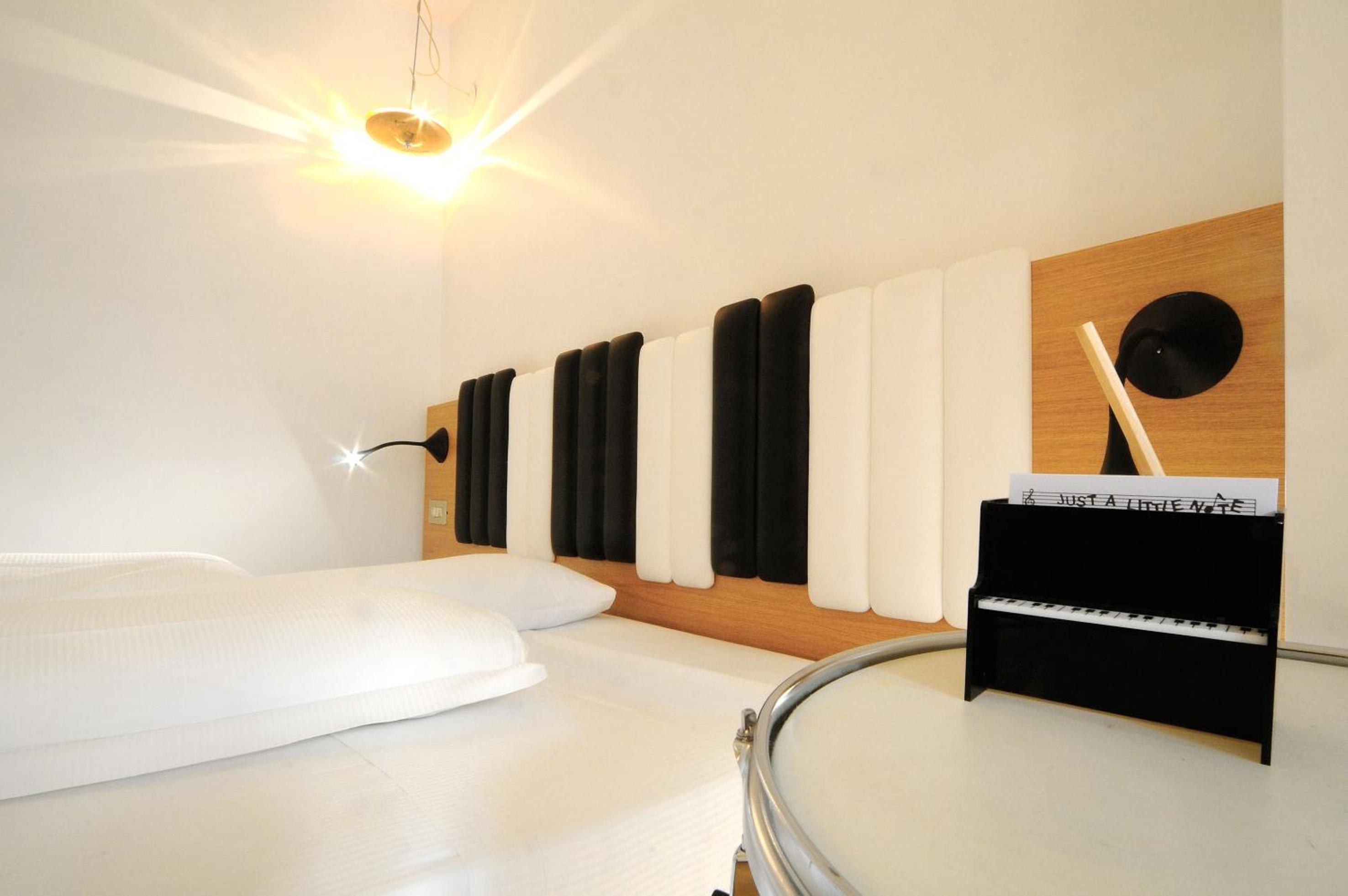 Family Room (2 Adults + 2 Children)