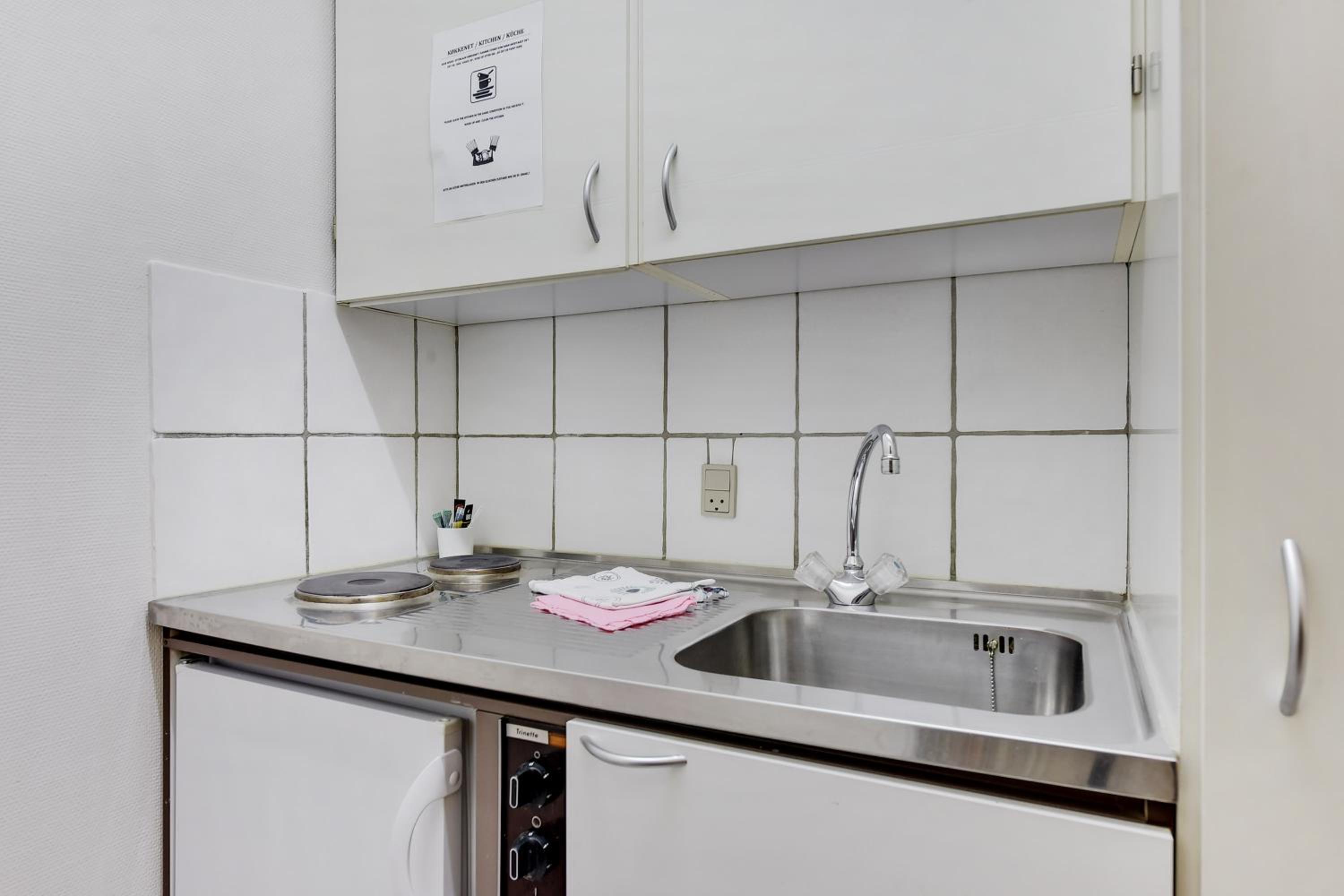 Double or Twin Room - Photo 8