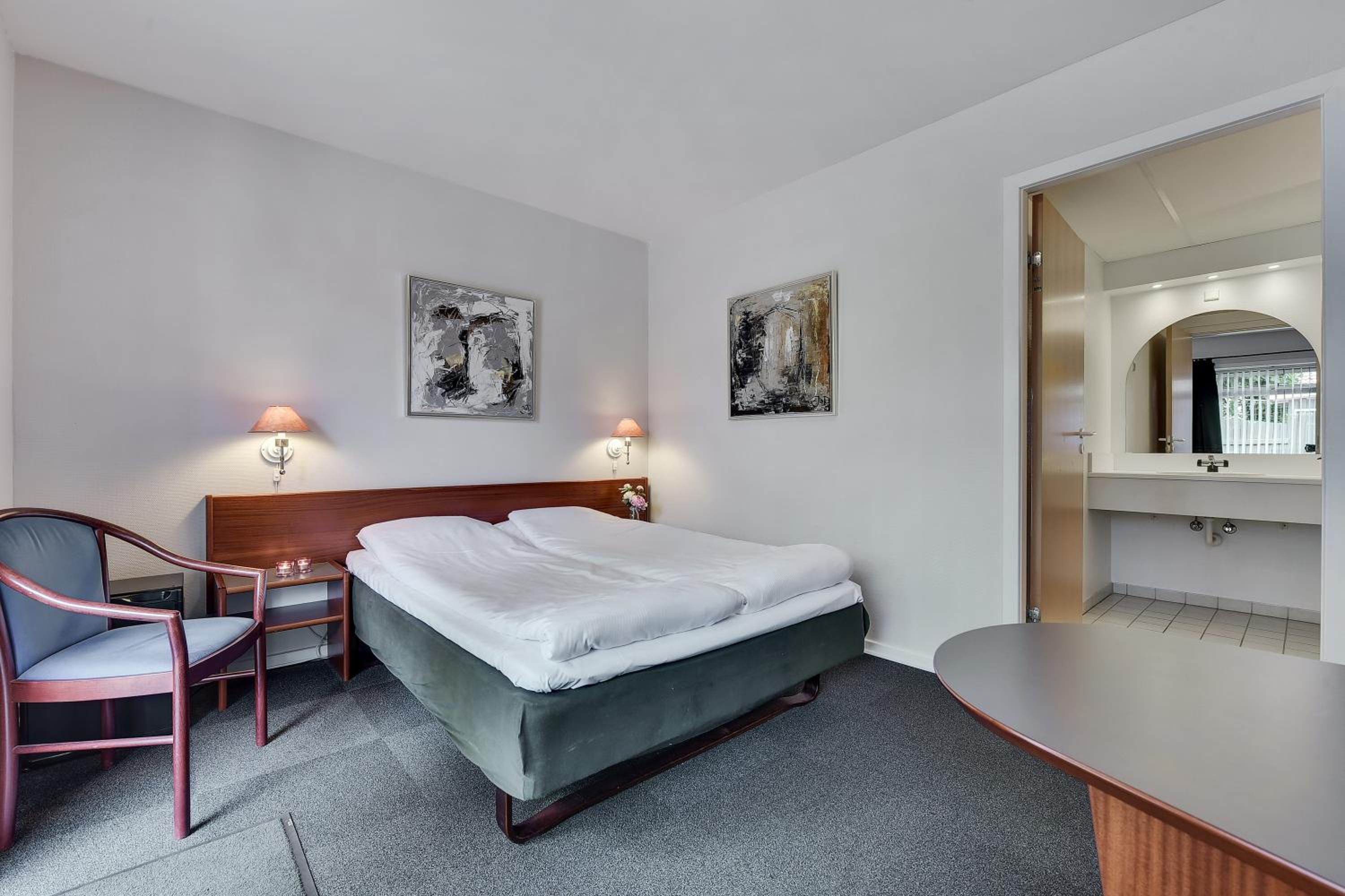 Economy Double or Twin Room - Photo 3