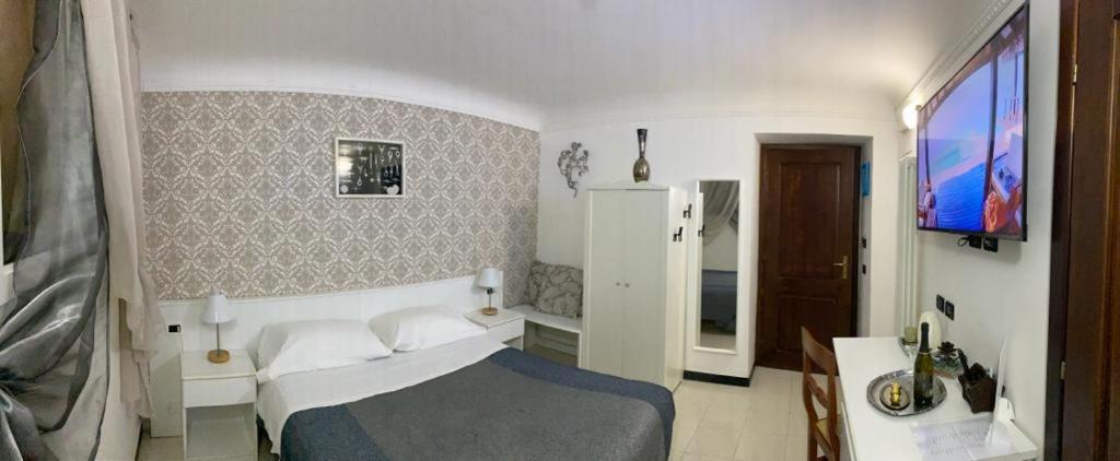 Double Room with Private Bathroom photo 1