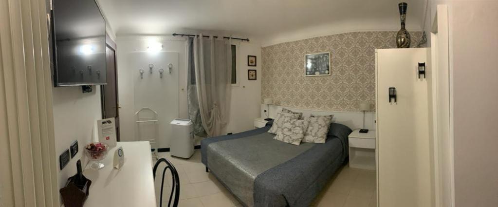 Double Room with Private Bathroom photo 2