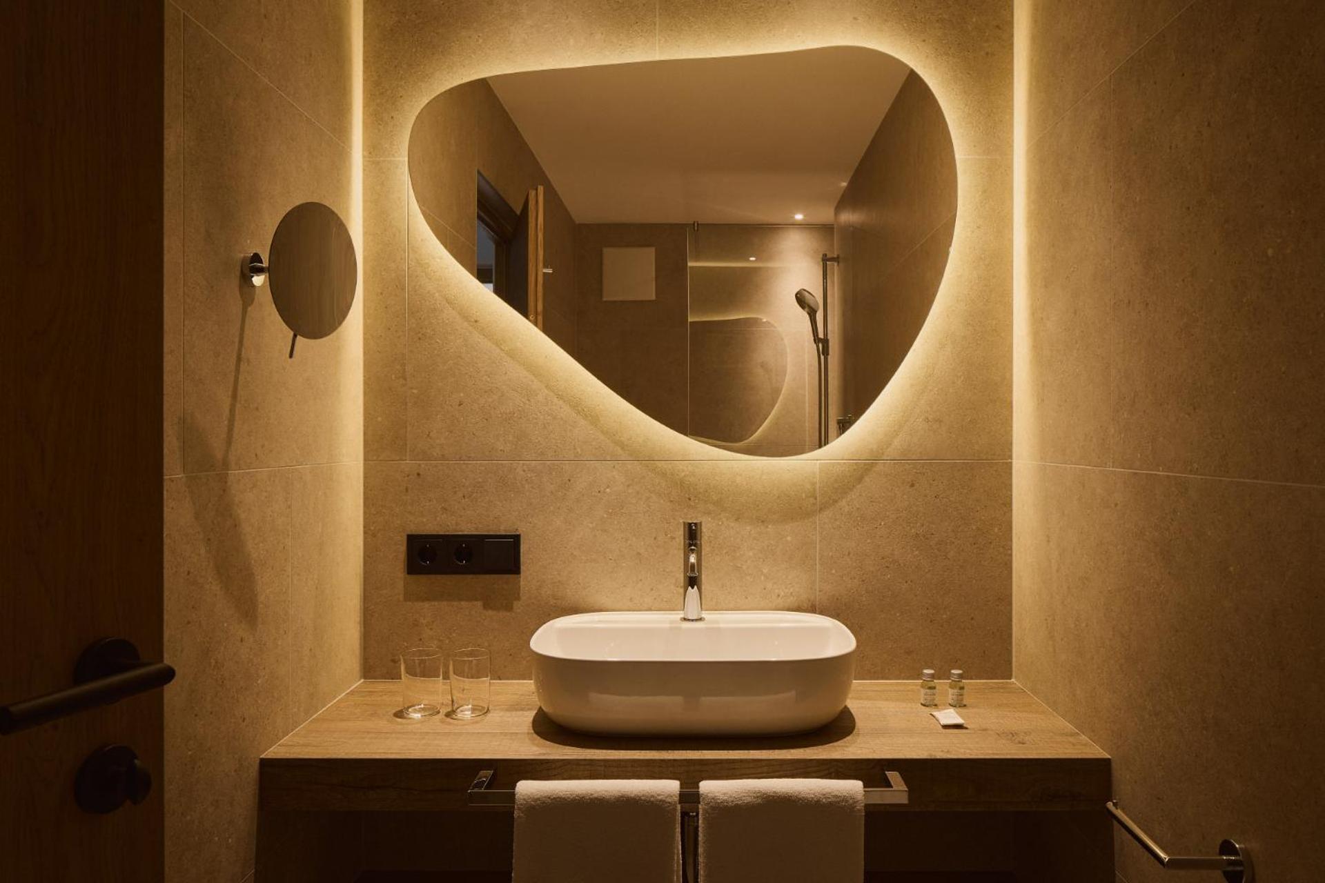 Deluxe One-Bedroom Apartment