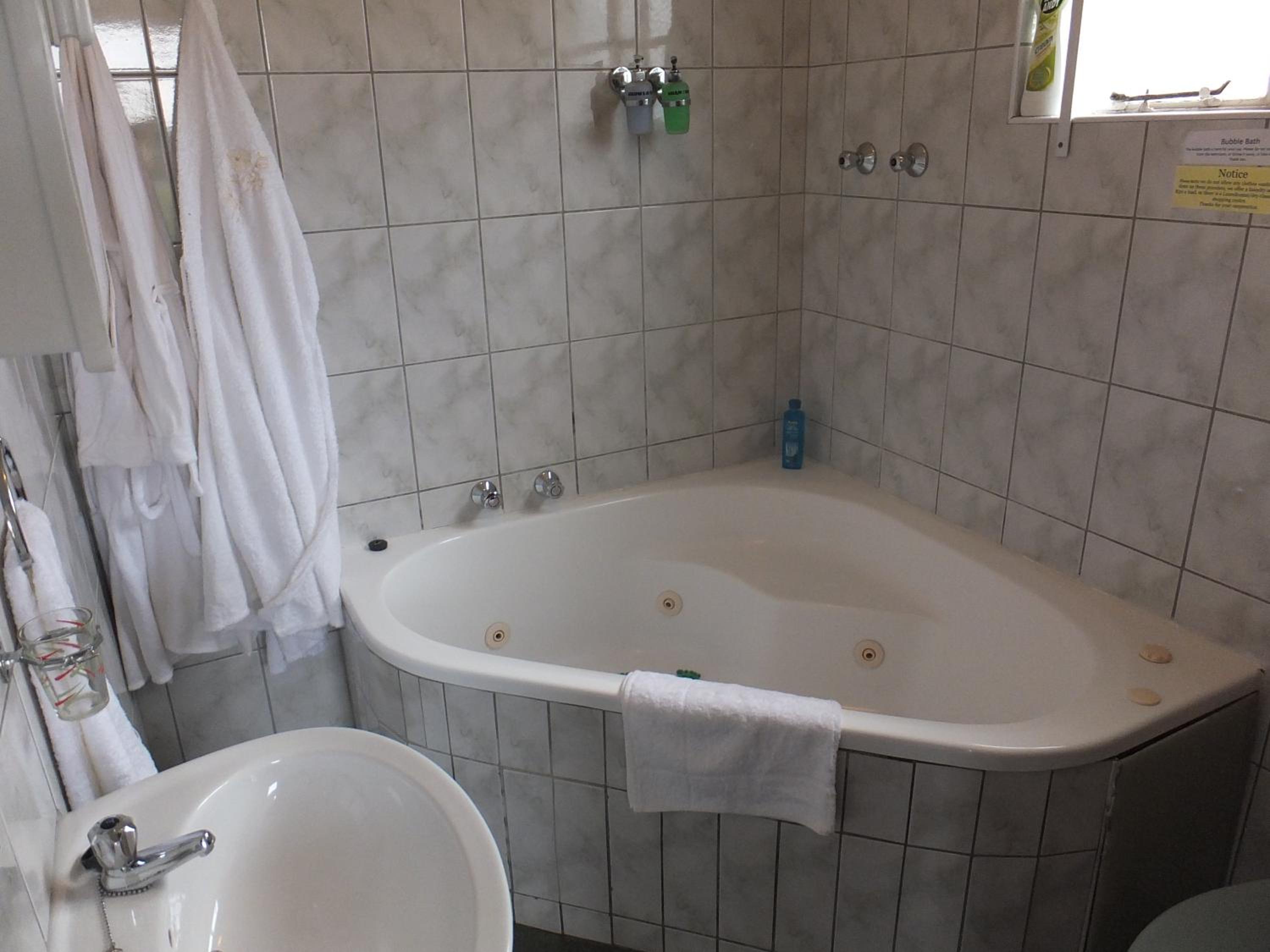 Executive Suite - Photo 3