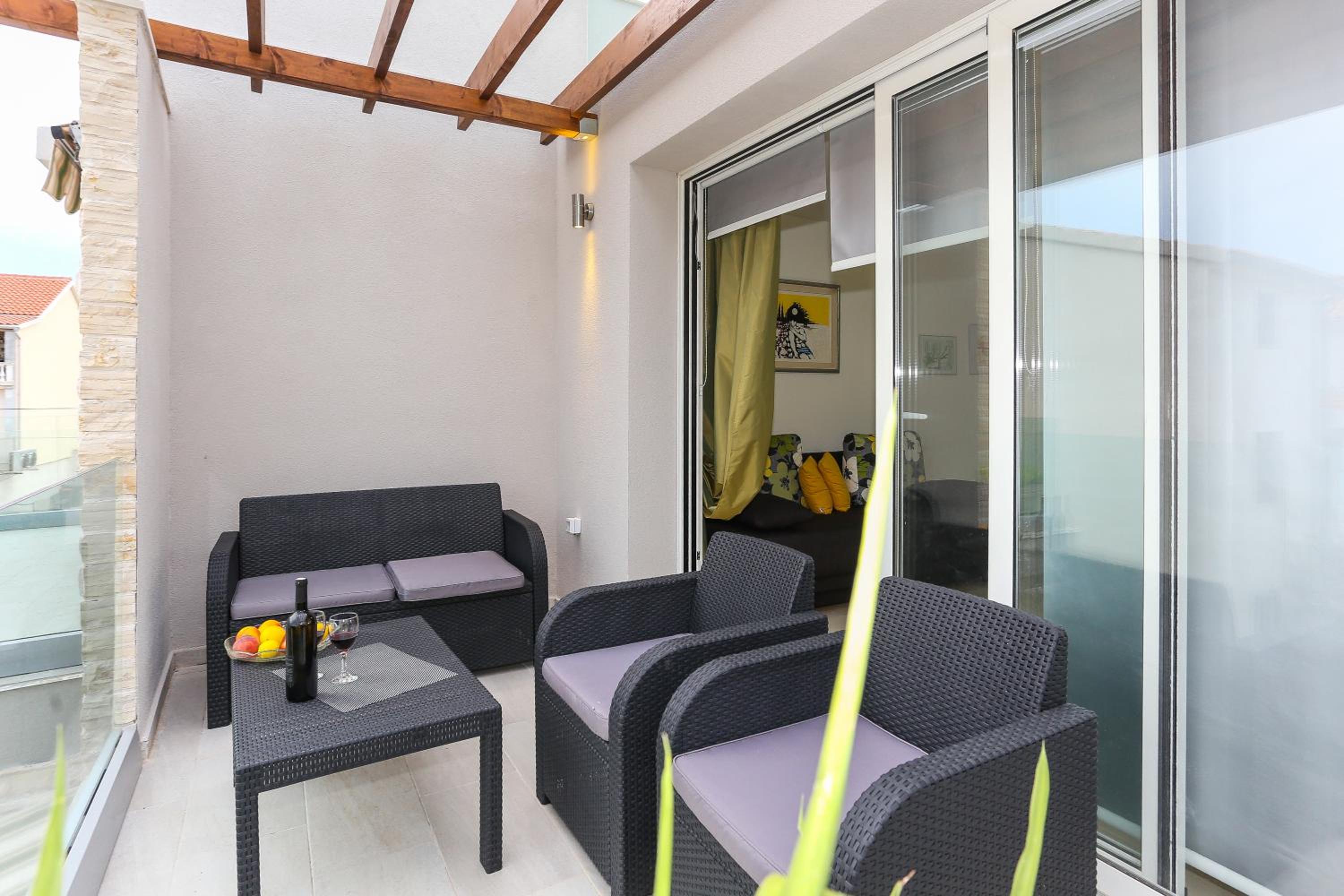 One-Bedroom Apartment with Sea View photo 2