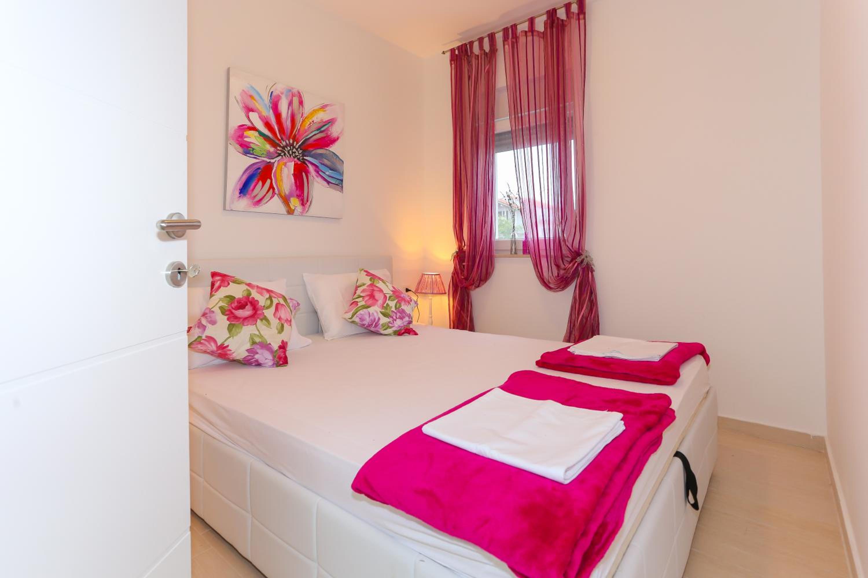 One-Bedroom Apartment with Sea View photo 1