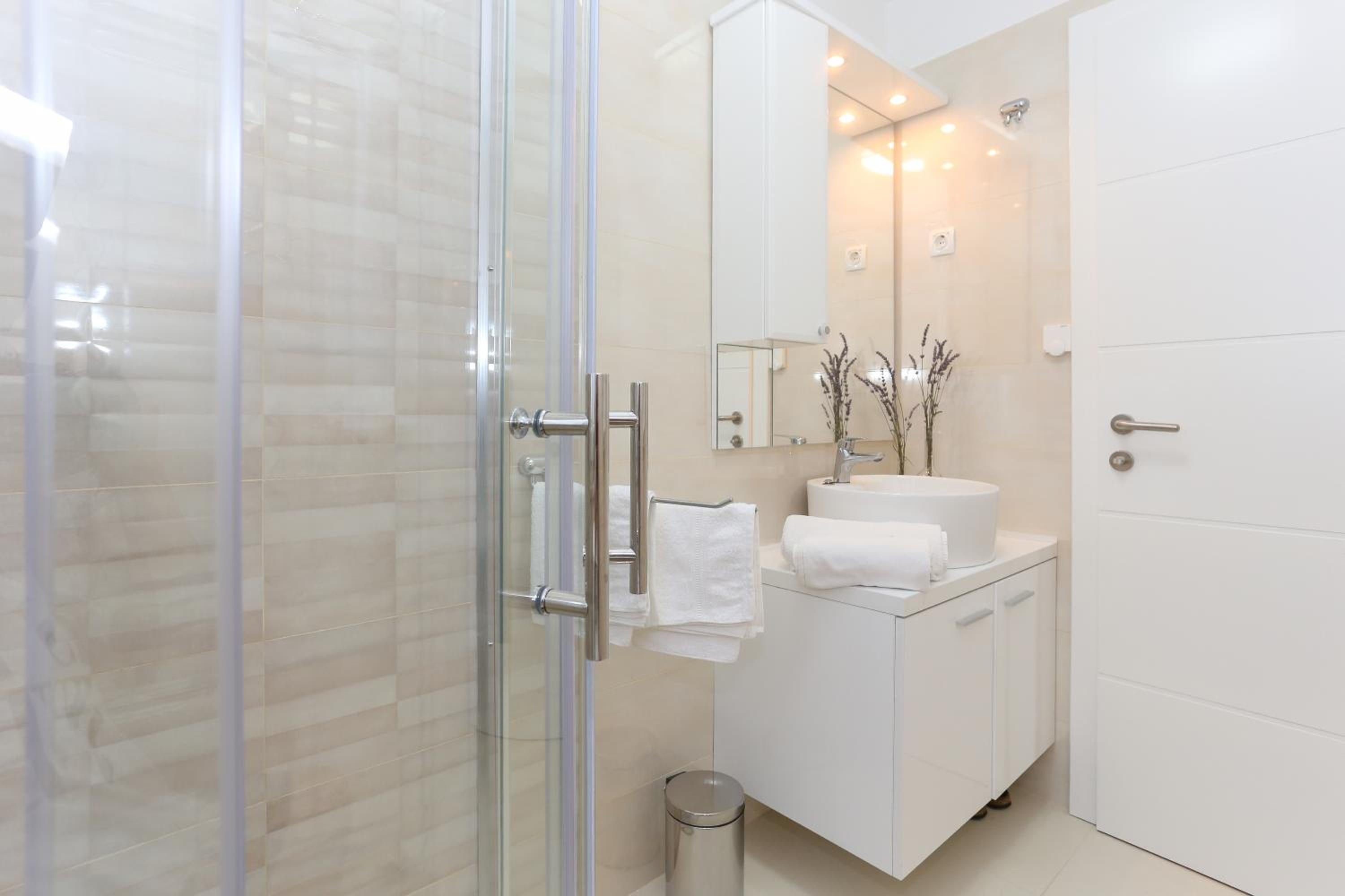 One-Bedroom Apartment with Sea View photo 3
