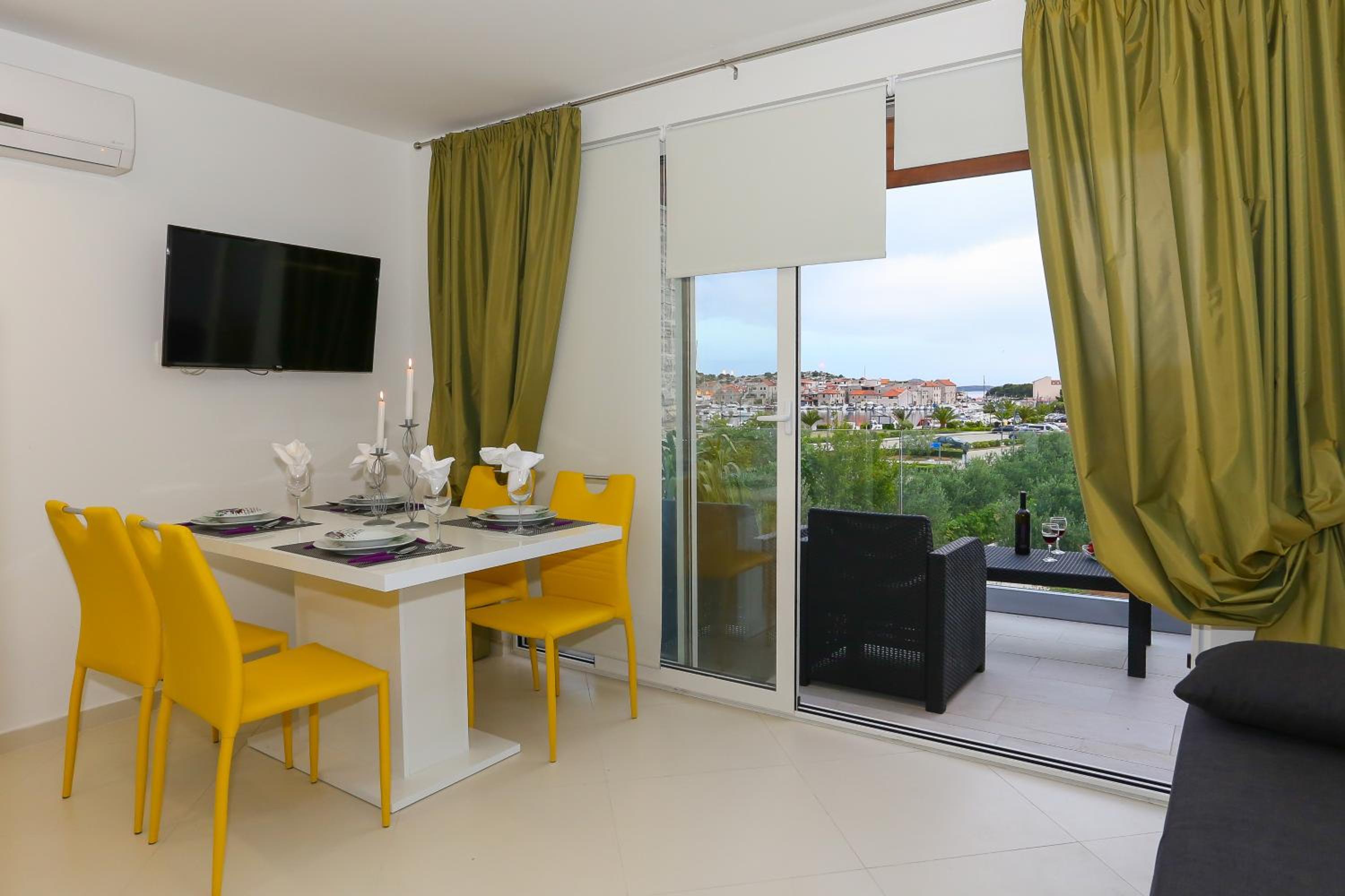 One-Bedroom Apartment with Sea View photo 2