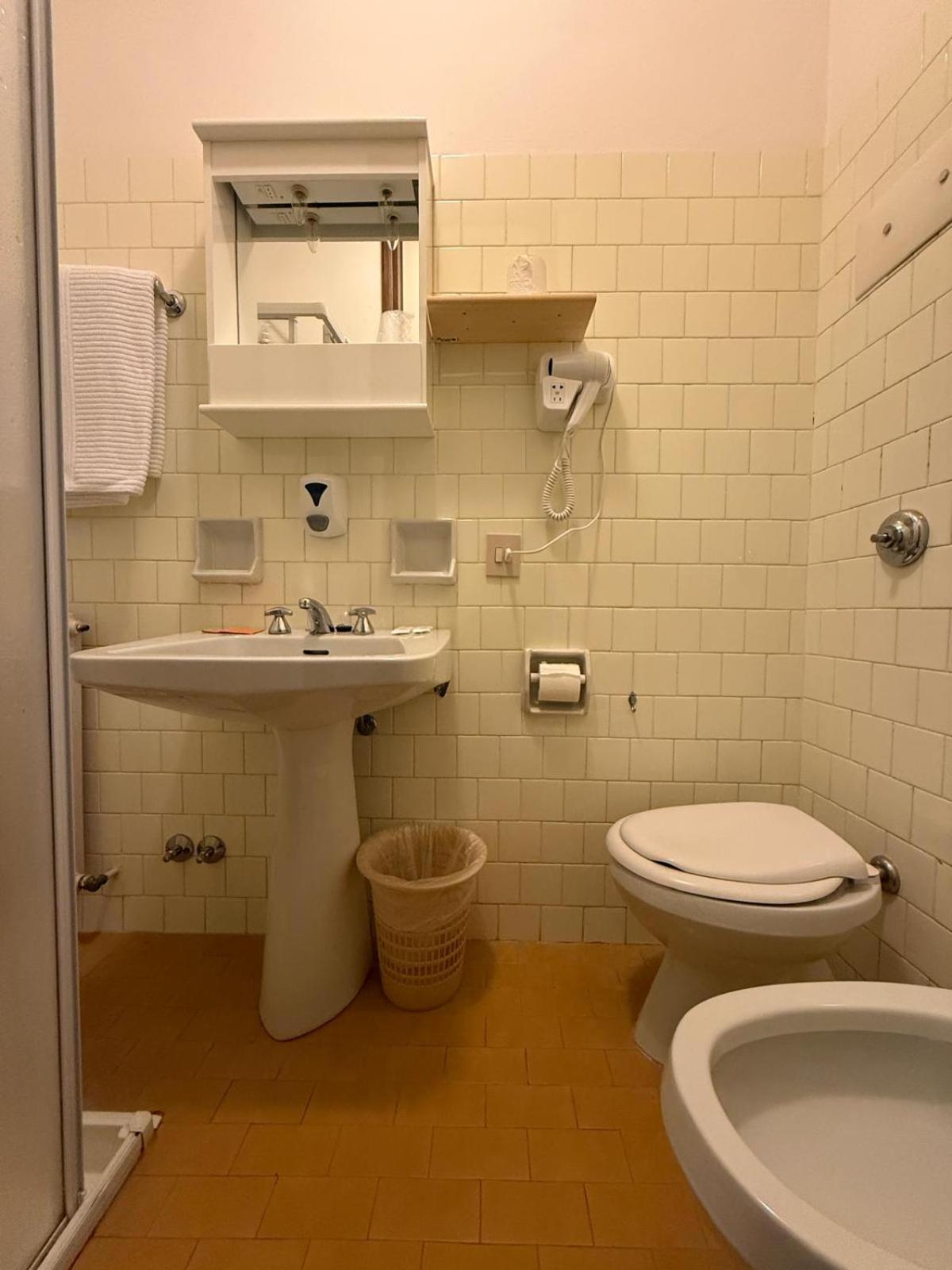 Economy Twin Room photo 3