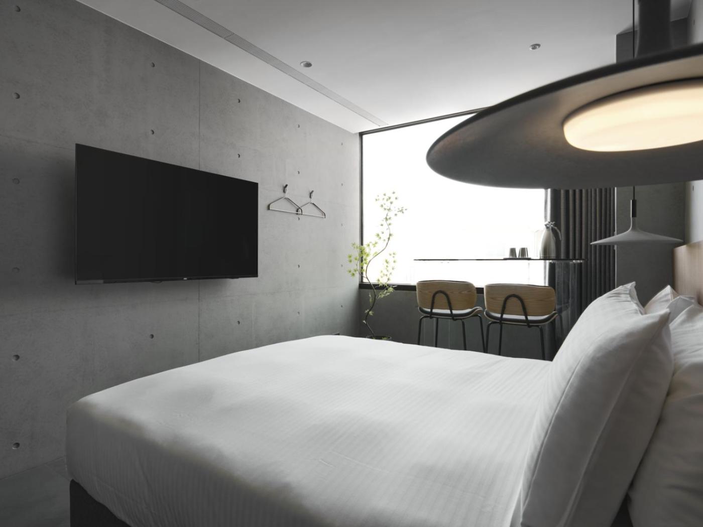Queen Room with Shared Bathroom