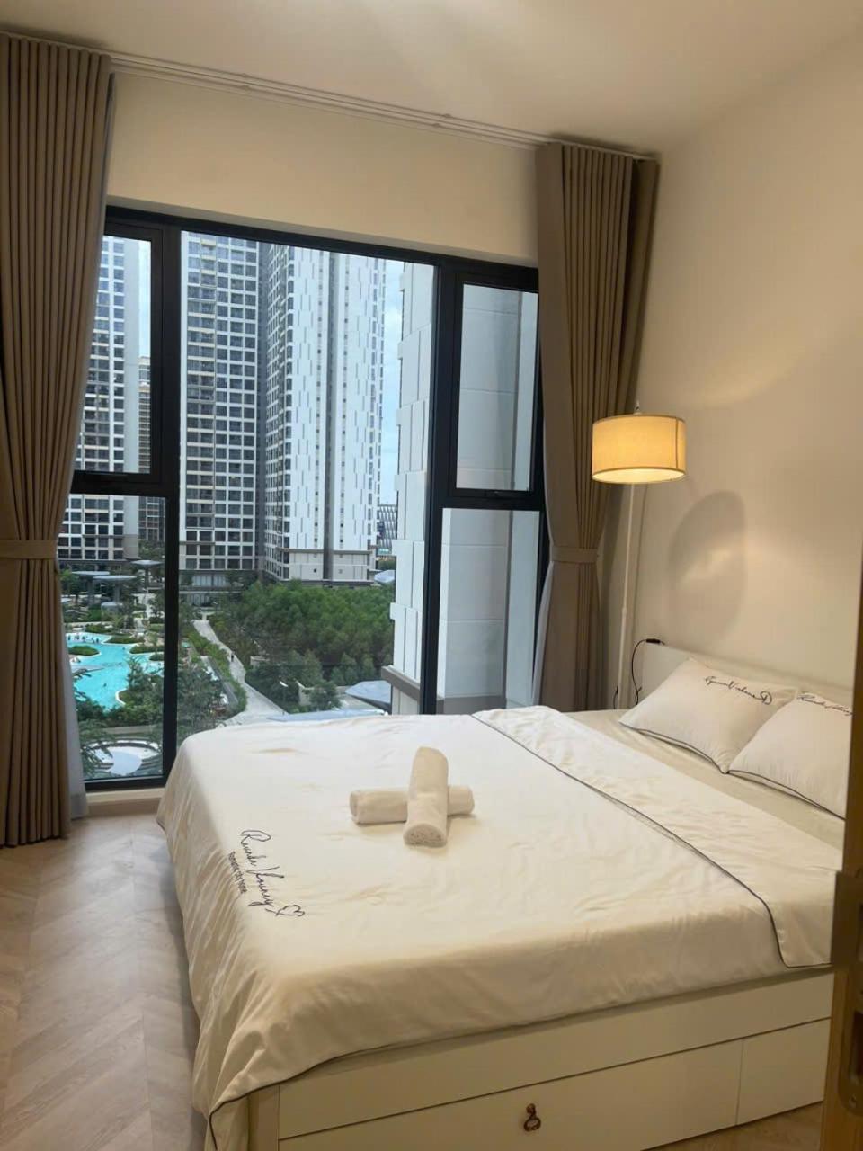 One-Bedroom Apartment with Pool View