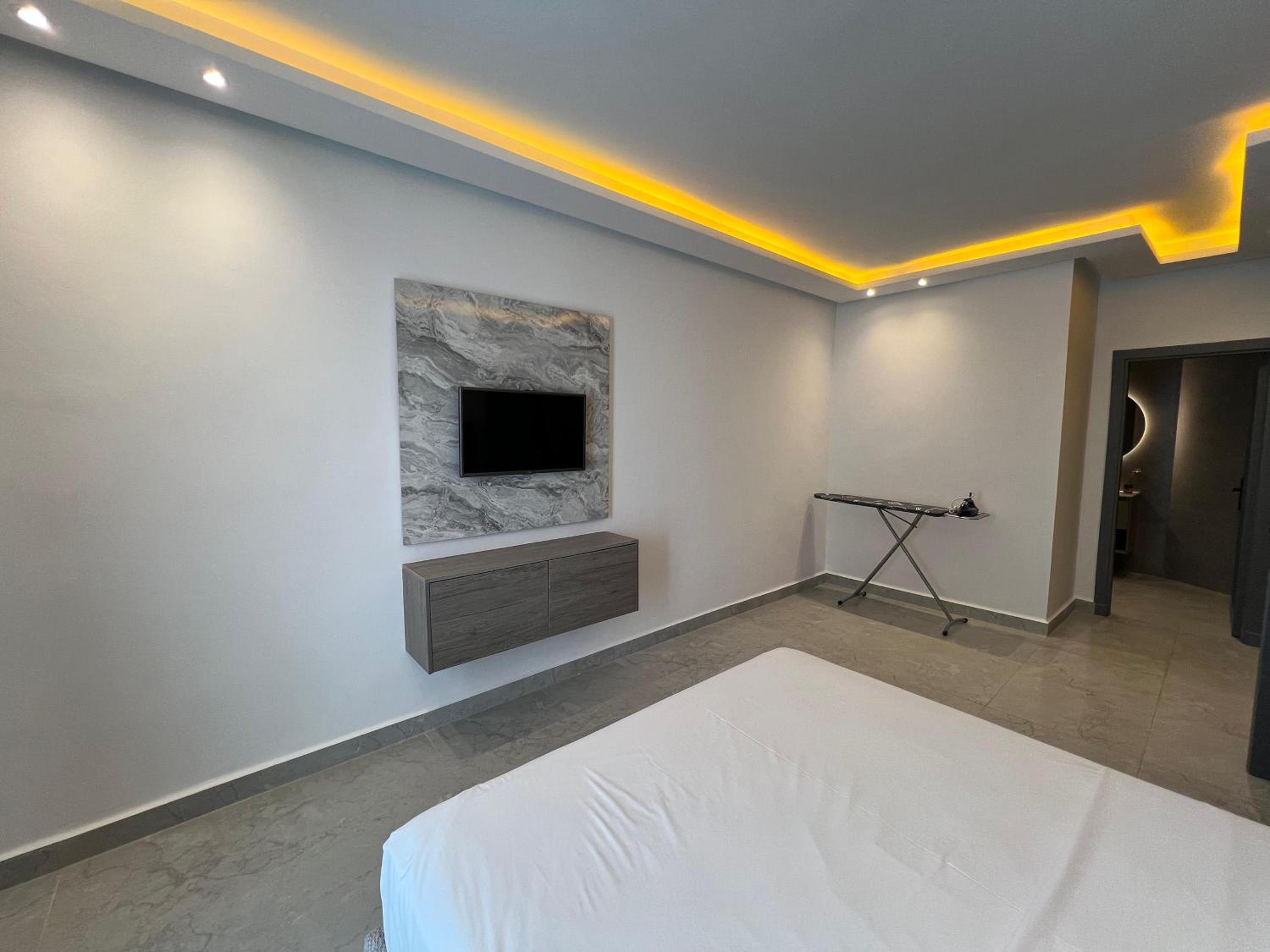 Four-Bedroom Deluxe Apartment