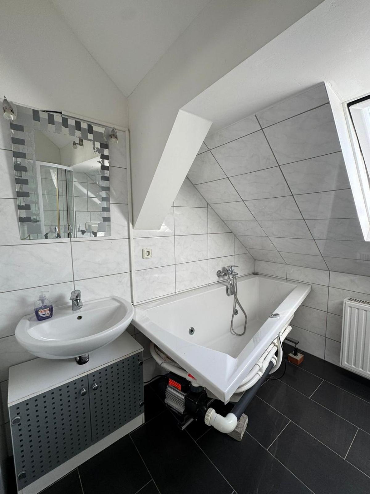 Three-Bedroom Apartment - High Floor photo 3
