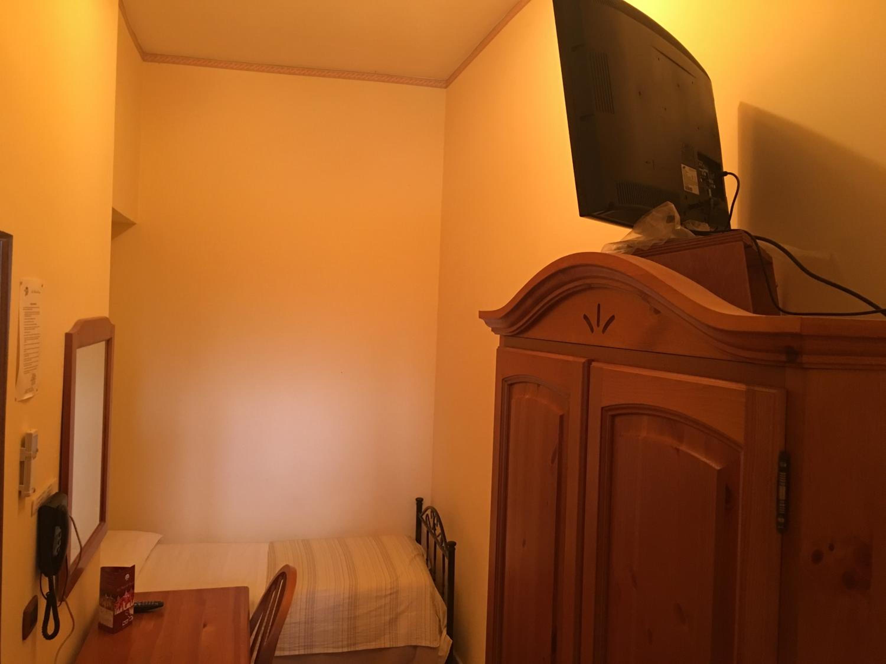 Single Room photo 3