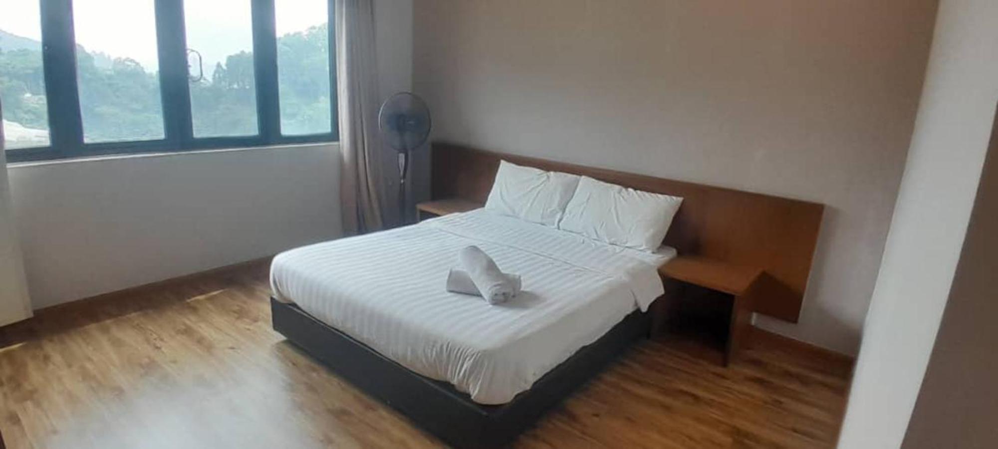 Three-Bedroom Apartment - Photo 4