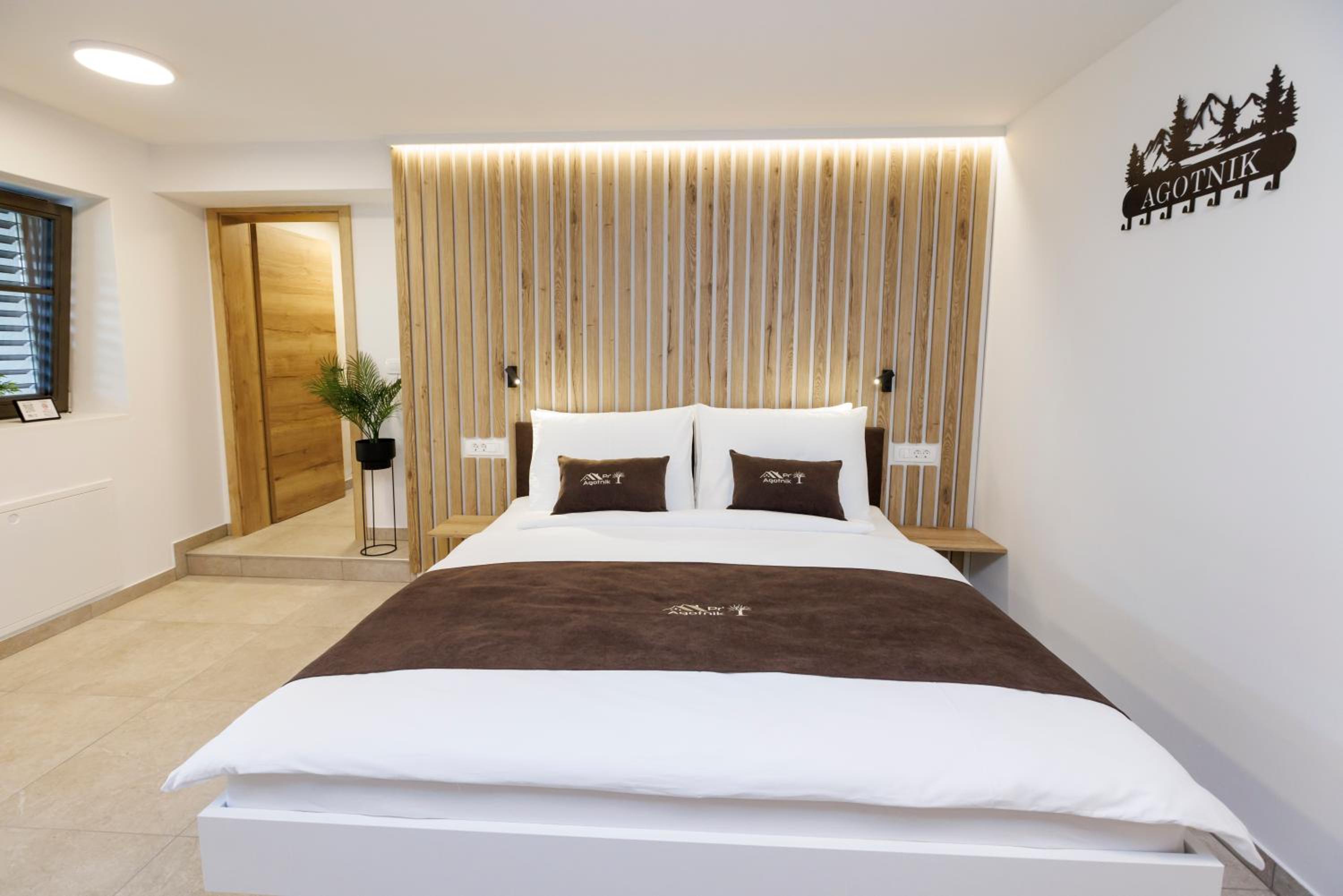 Queen Room with Spa Bath