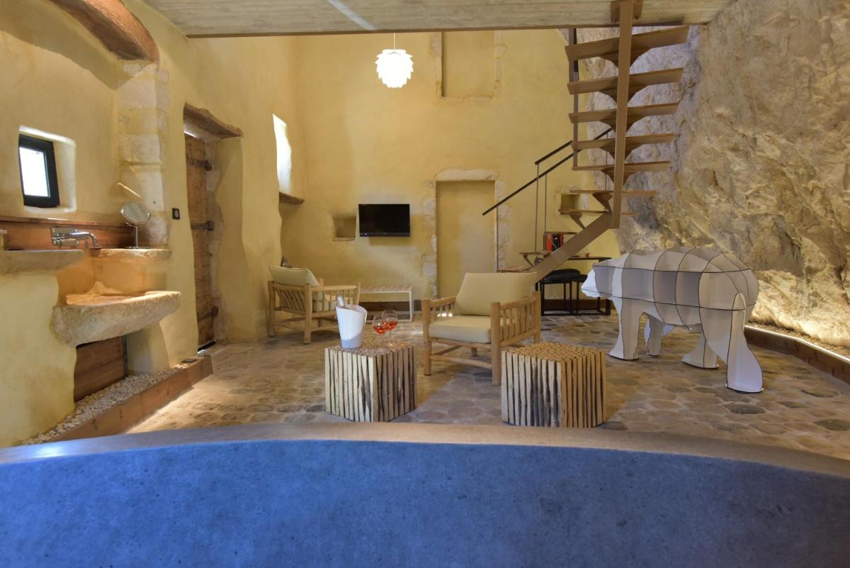 Deluxe Double Room with Bath photo 2