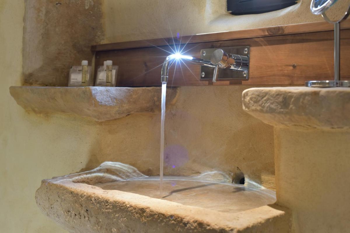 Deluxe Double Room with Bath photo 3