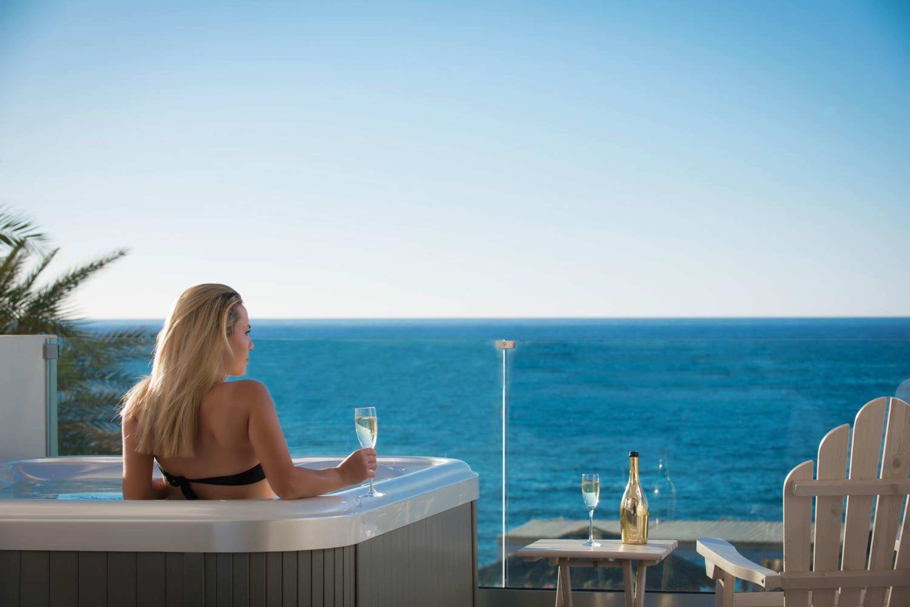 Superior Sandy Suite with Sea View and Hot Tub - Annex photo 2