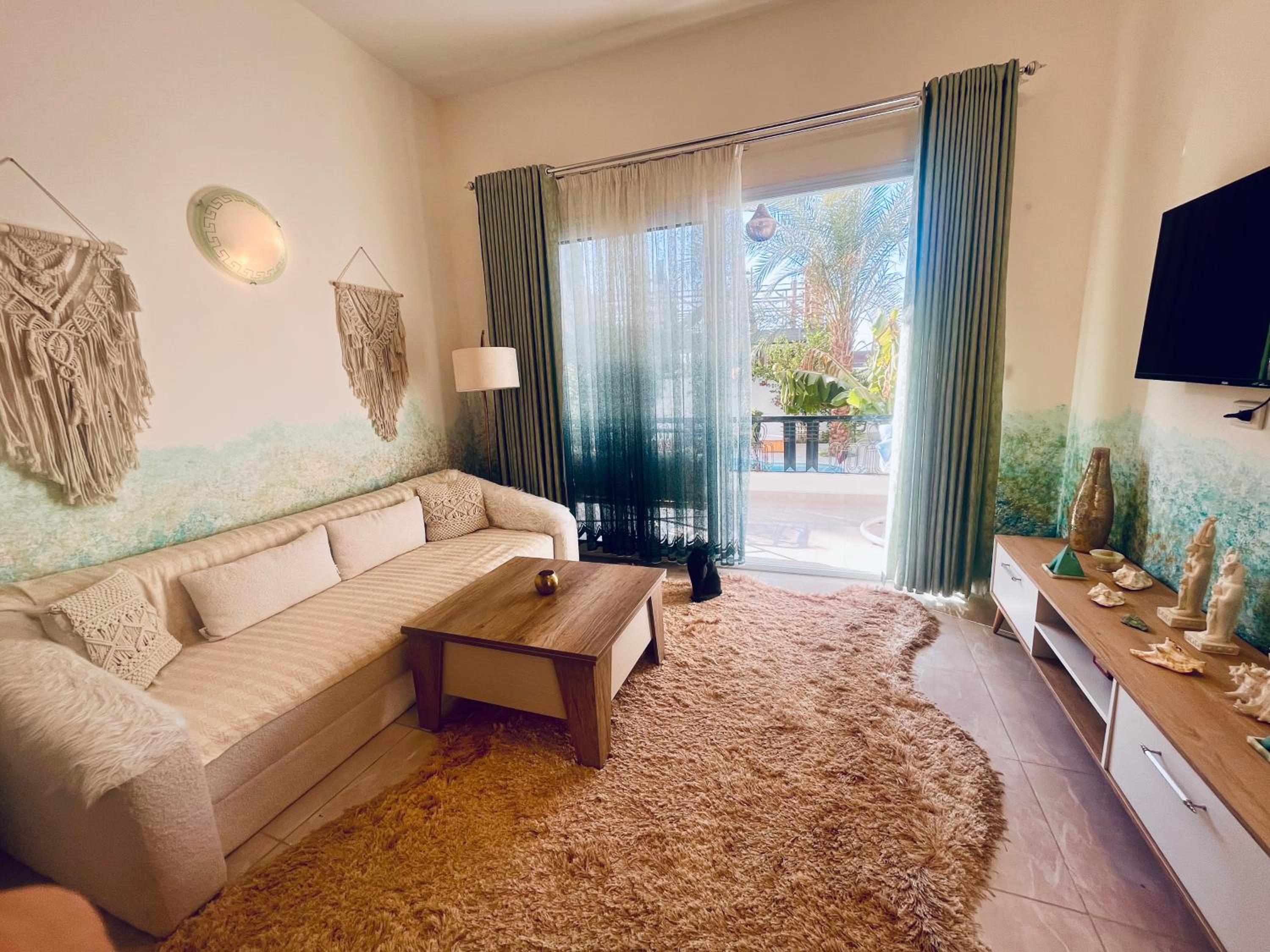 One-Bedroom Apartment with Pool View photo 3