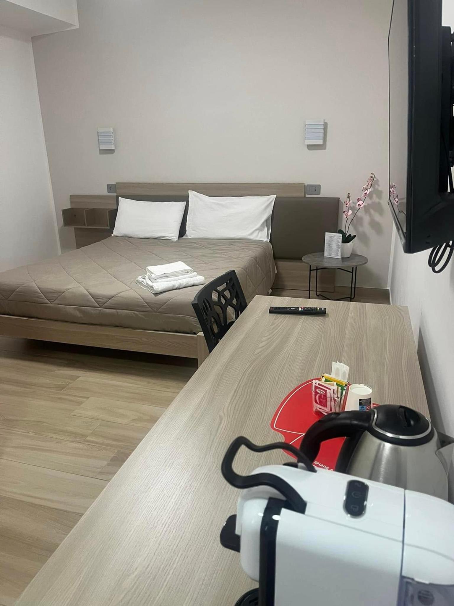 Deluxe King Room photo 2