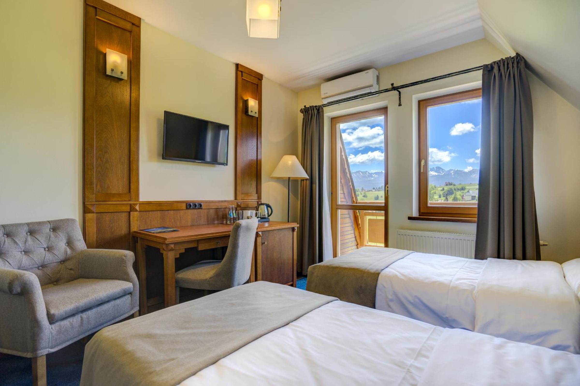 Double or Twin Room with Mountain View photo 3
