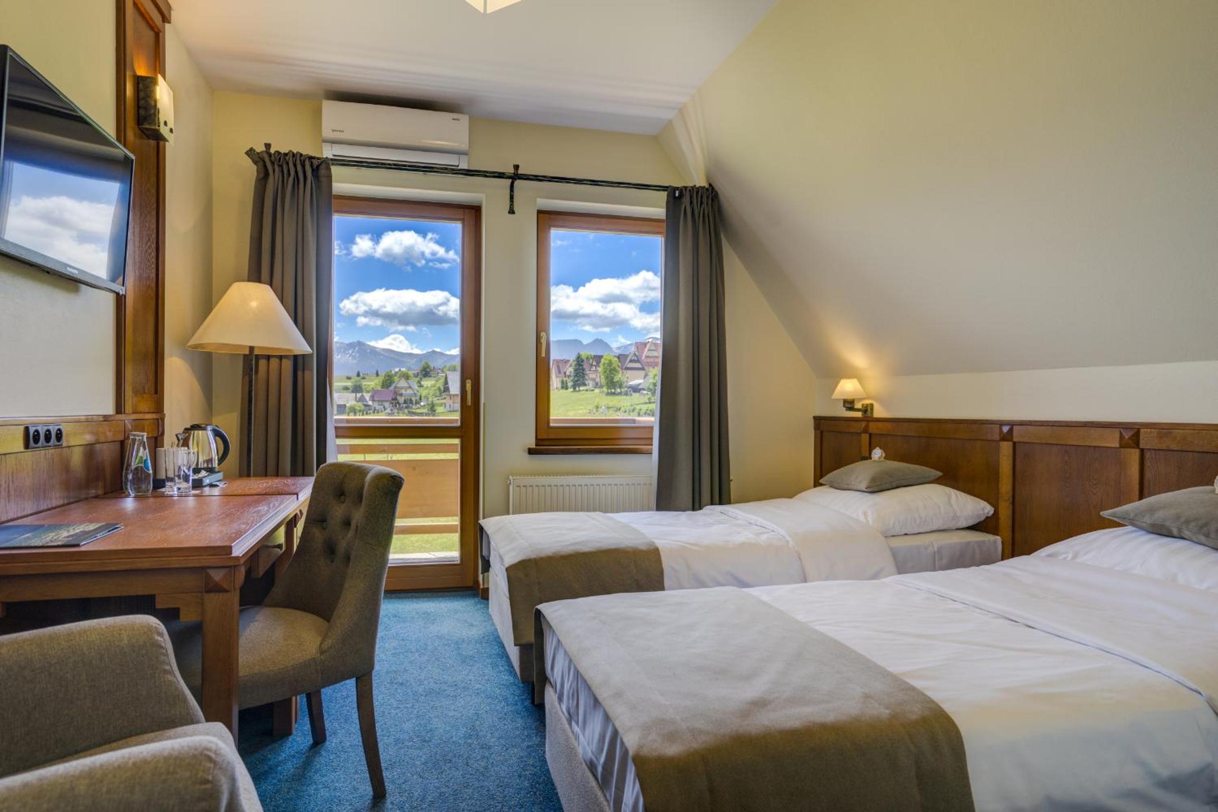Double or Twin Room with Mountain View photo 2
