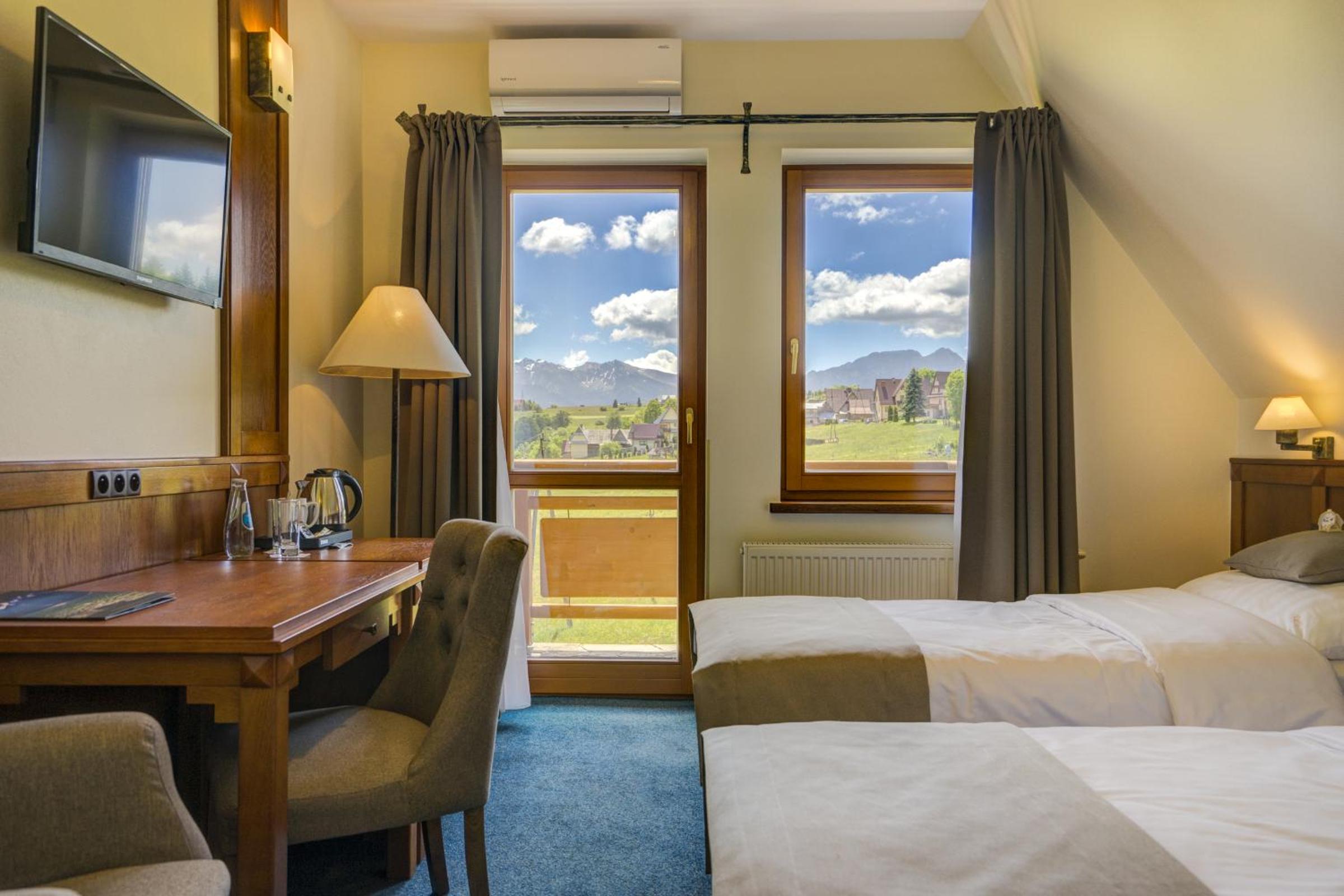 Double or Twin Room with Mountain View photo 1
