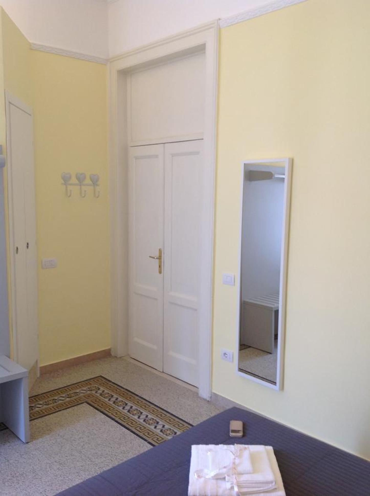 Double or Twin Room - Photo 5