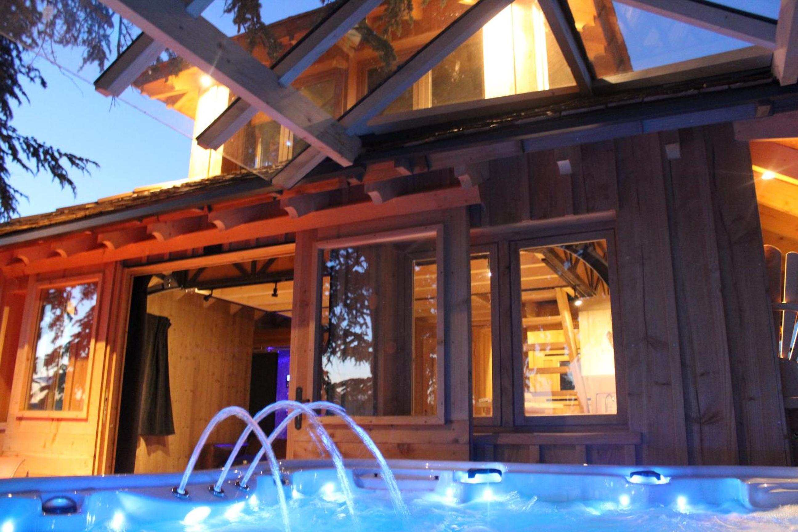 Treehouse with SPA photo 1