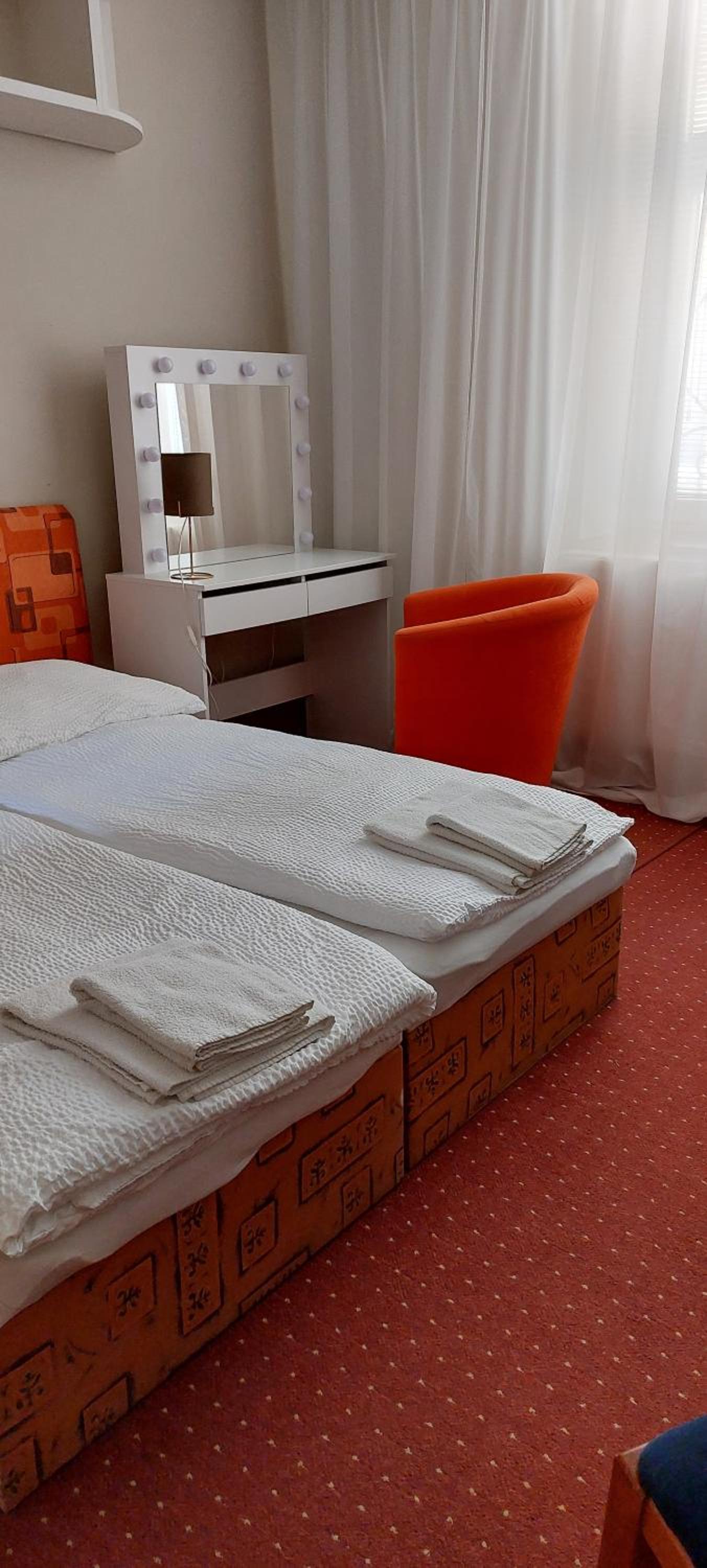Double Room - Photo 3