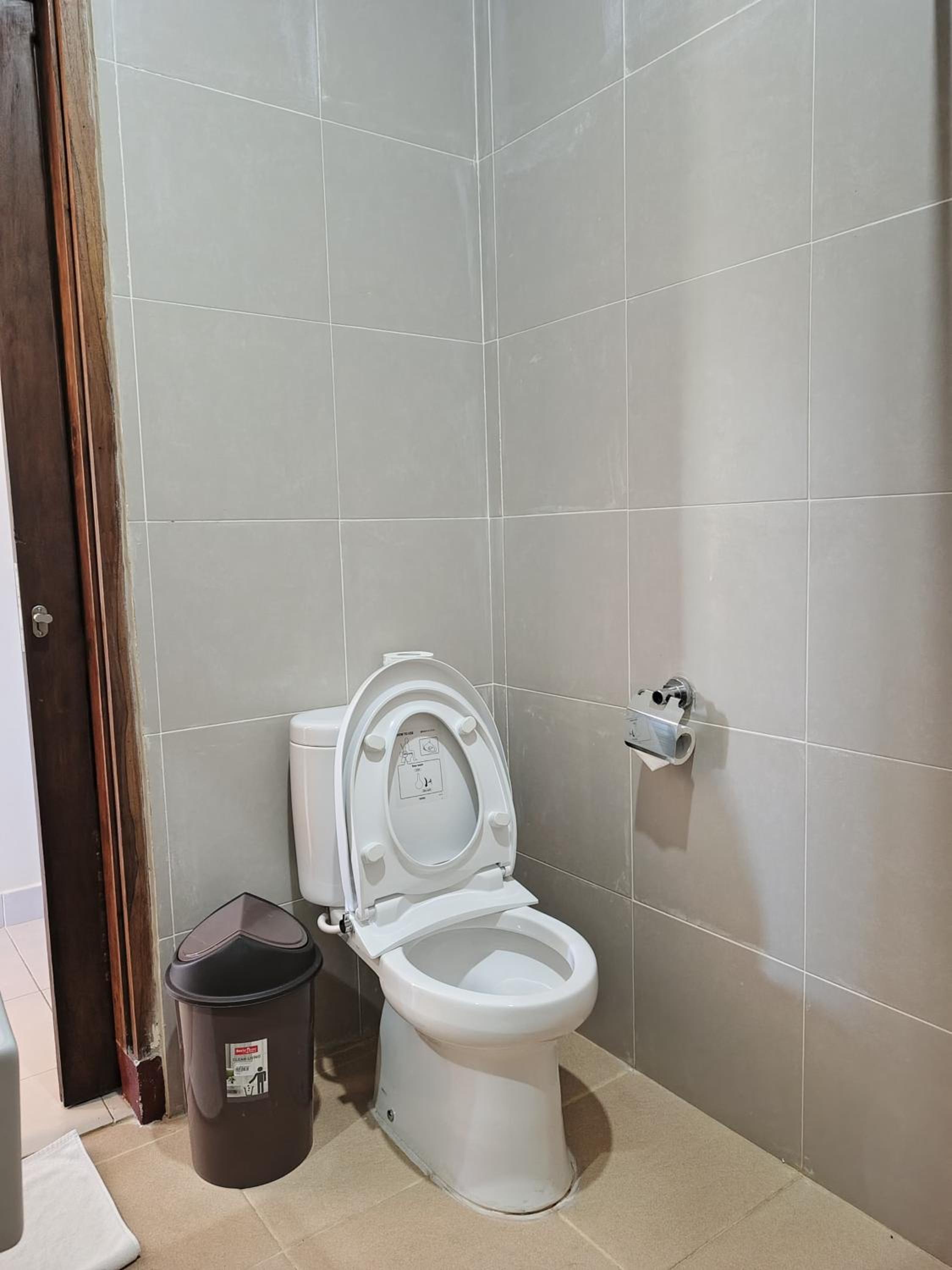 Double or Twin Room with Private Bathroom photo 3