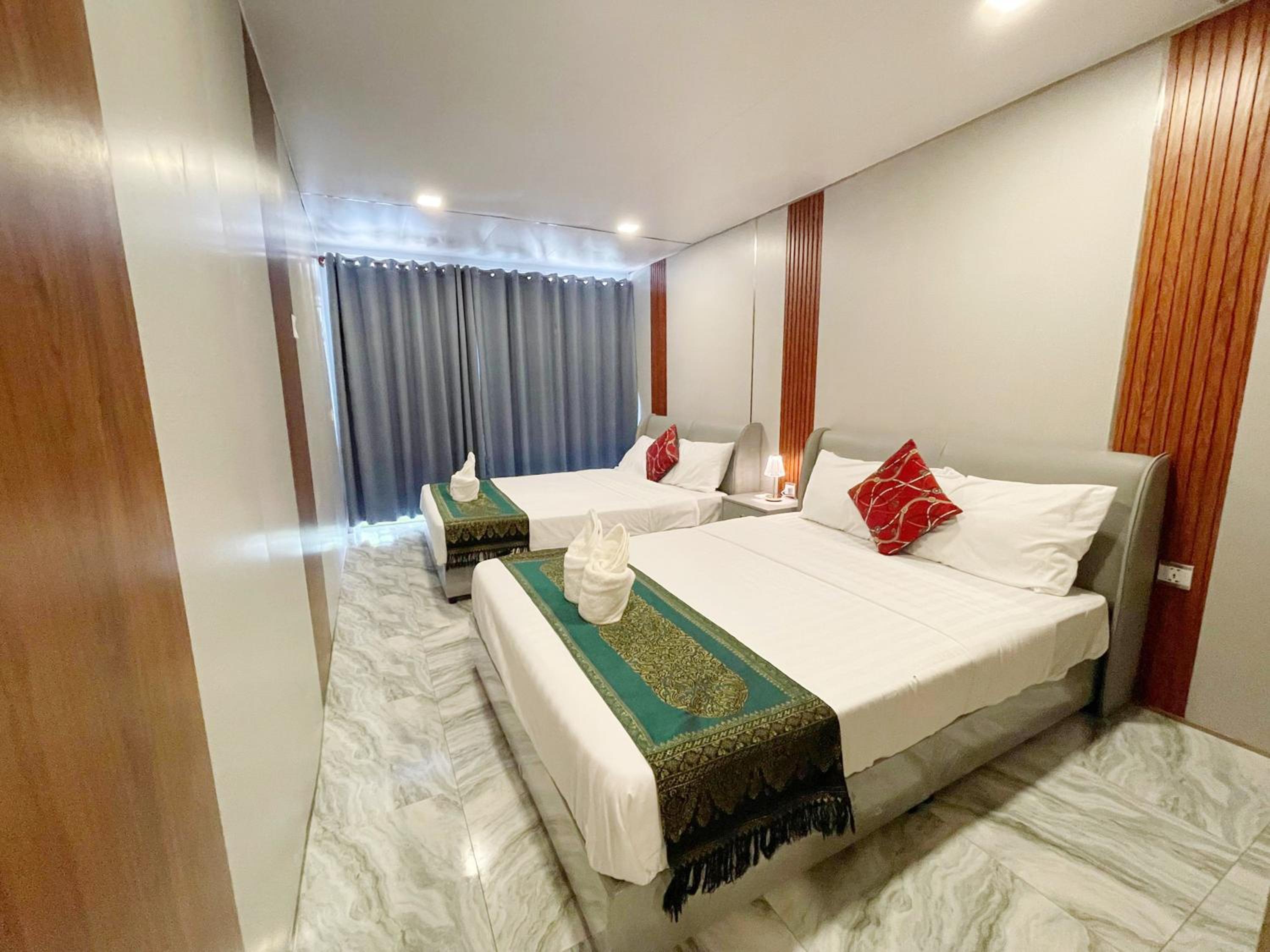 Family Room with Side Sea View photo 3