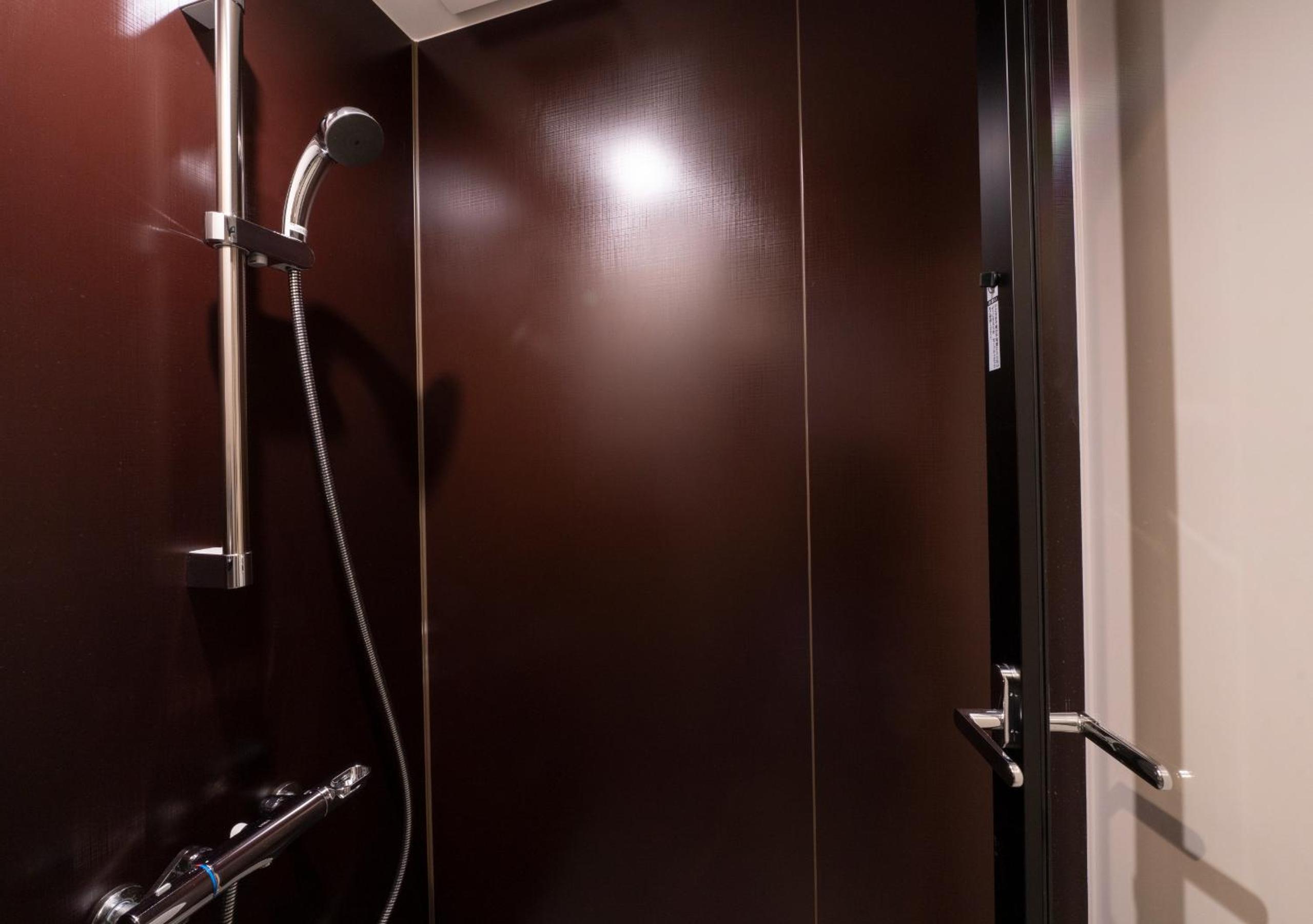 High Ceiling Deluxe Double Room - Non-Smoking (Shower booth only) - Photo 6