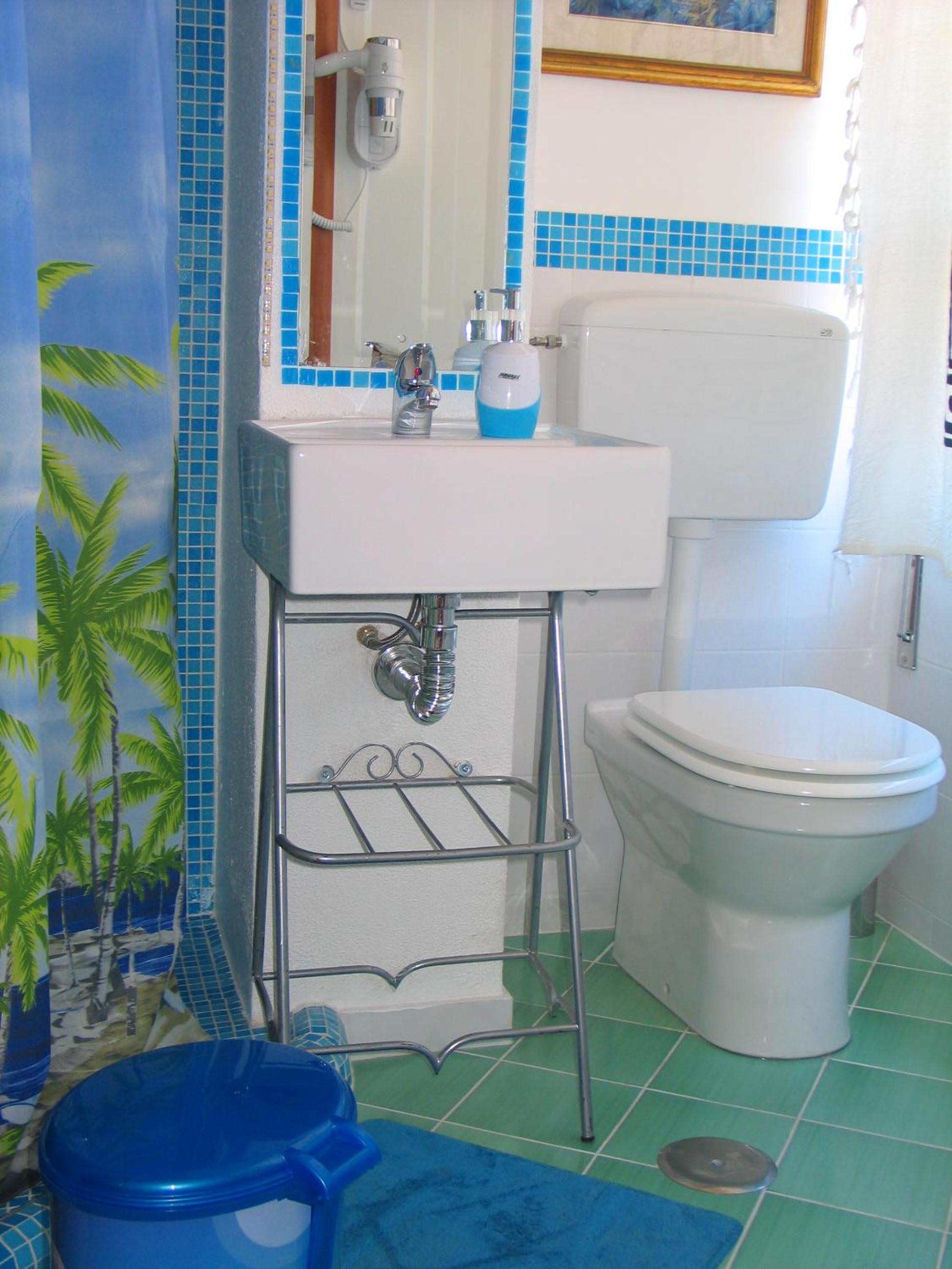 Family Room with Private Bathroom photo 2