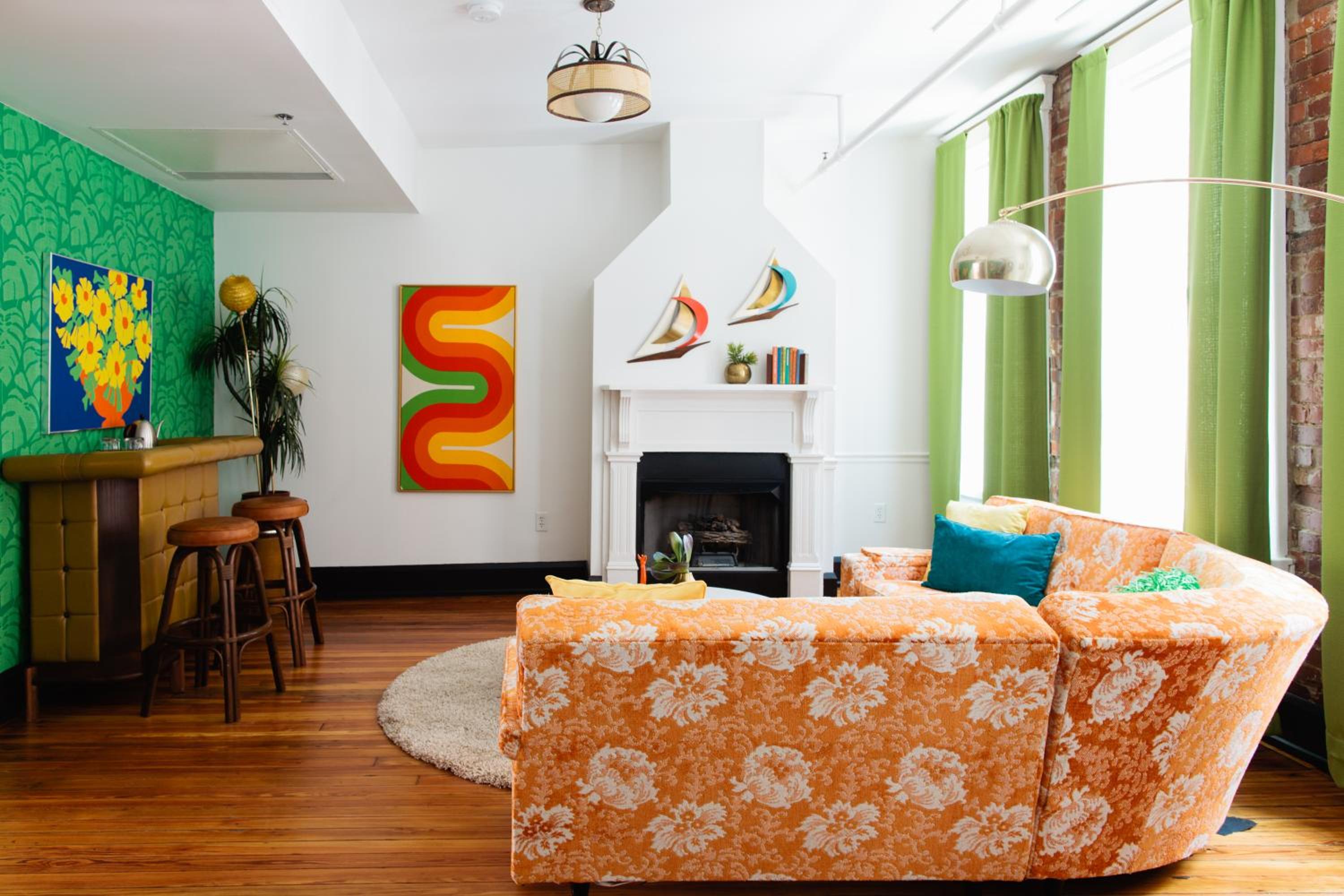 Executive Suite - The Tiki - Photo 1